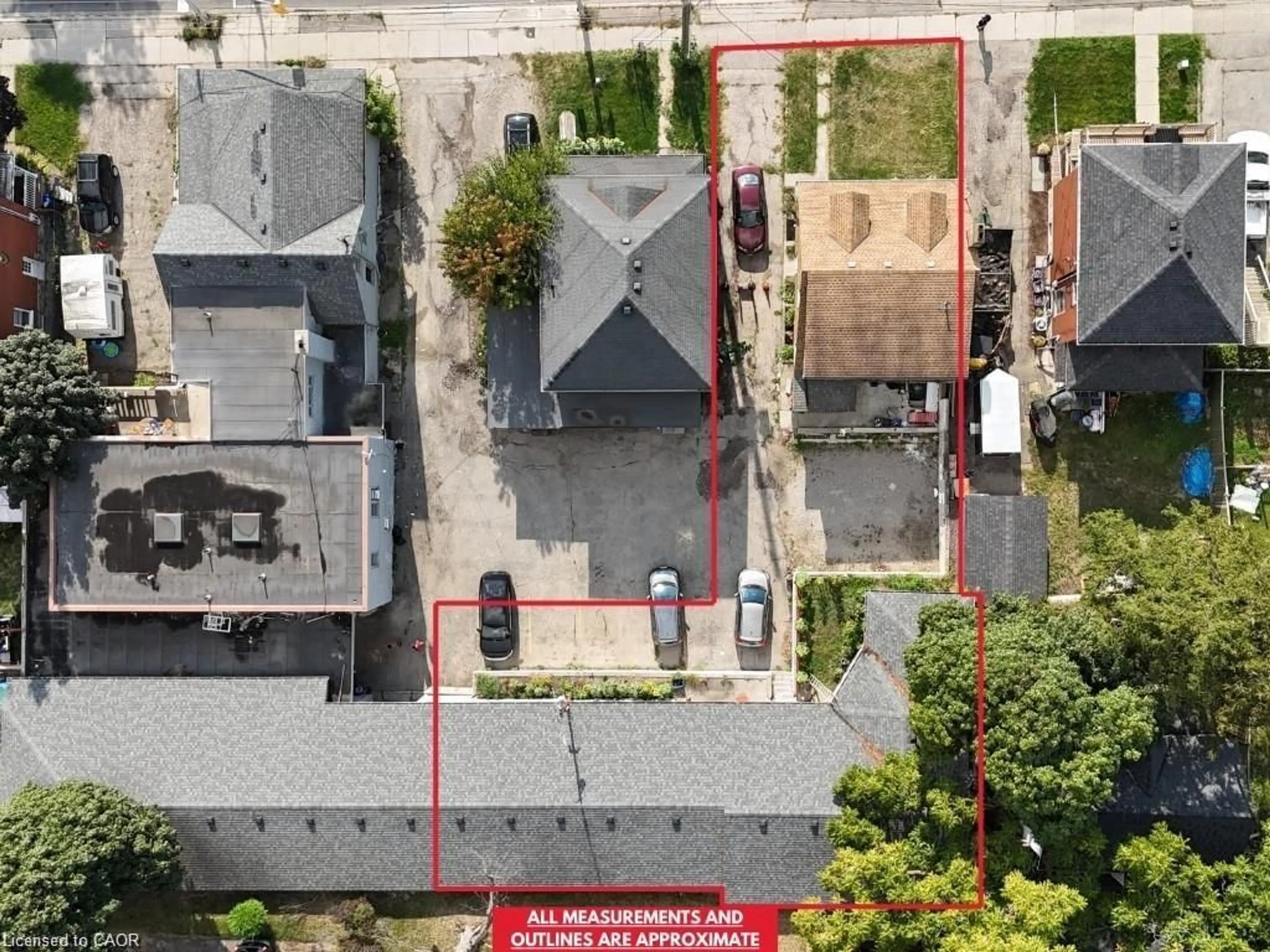 A pic from outside/outdoor area/front of a property/back of a property/a pic from drone, unknown for 231 Water St, Cambridge Ontario N1R 3B9