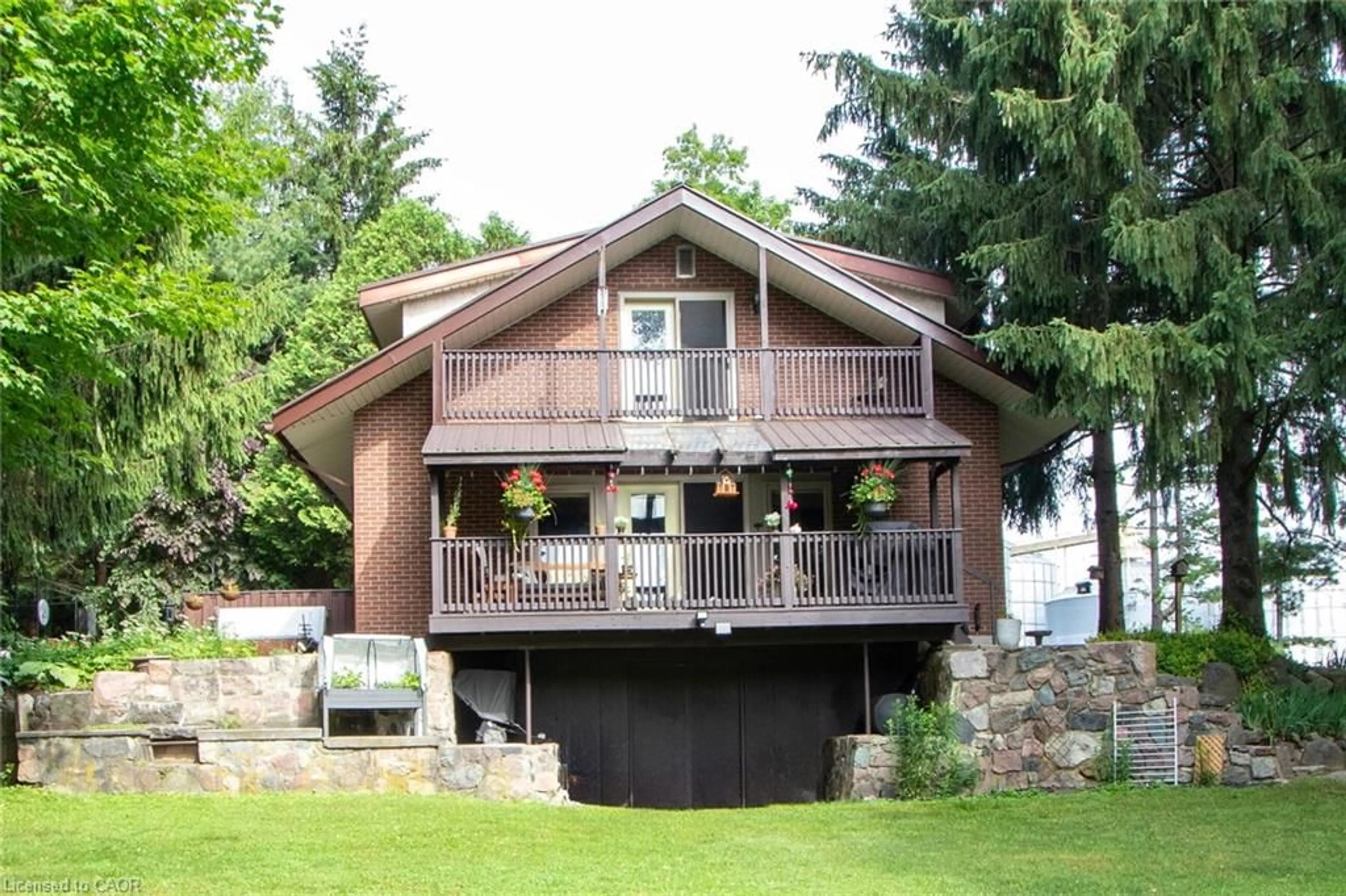 Patio, building for 923382 Road 92, Lakeside Ontario N0M 2G0