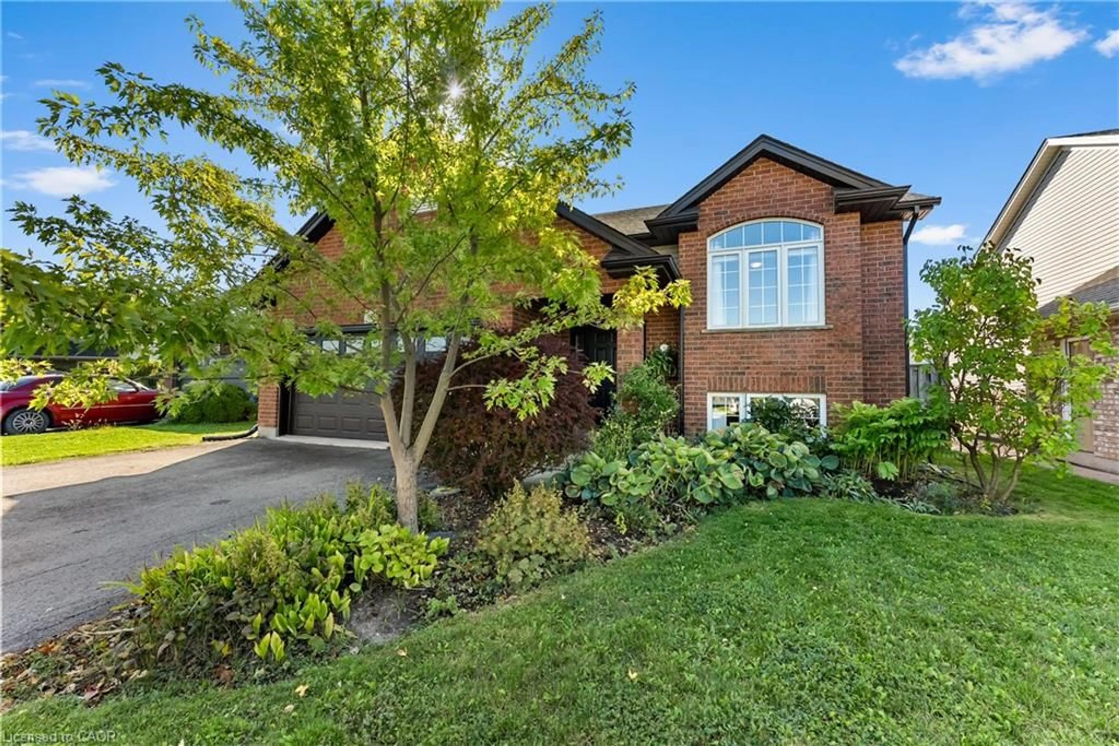 Home with brick exterior material, street for 8 Lindan St, Smithville Ontario L0R 2A0