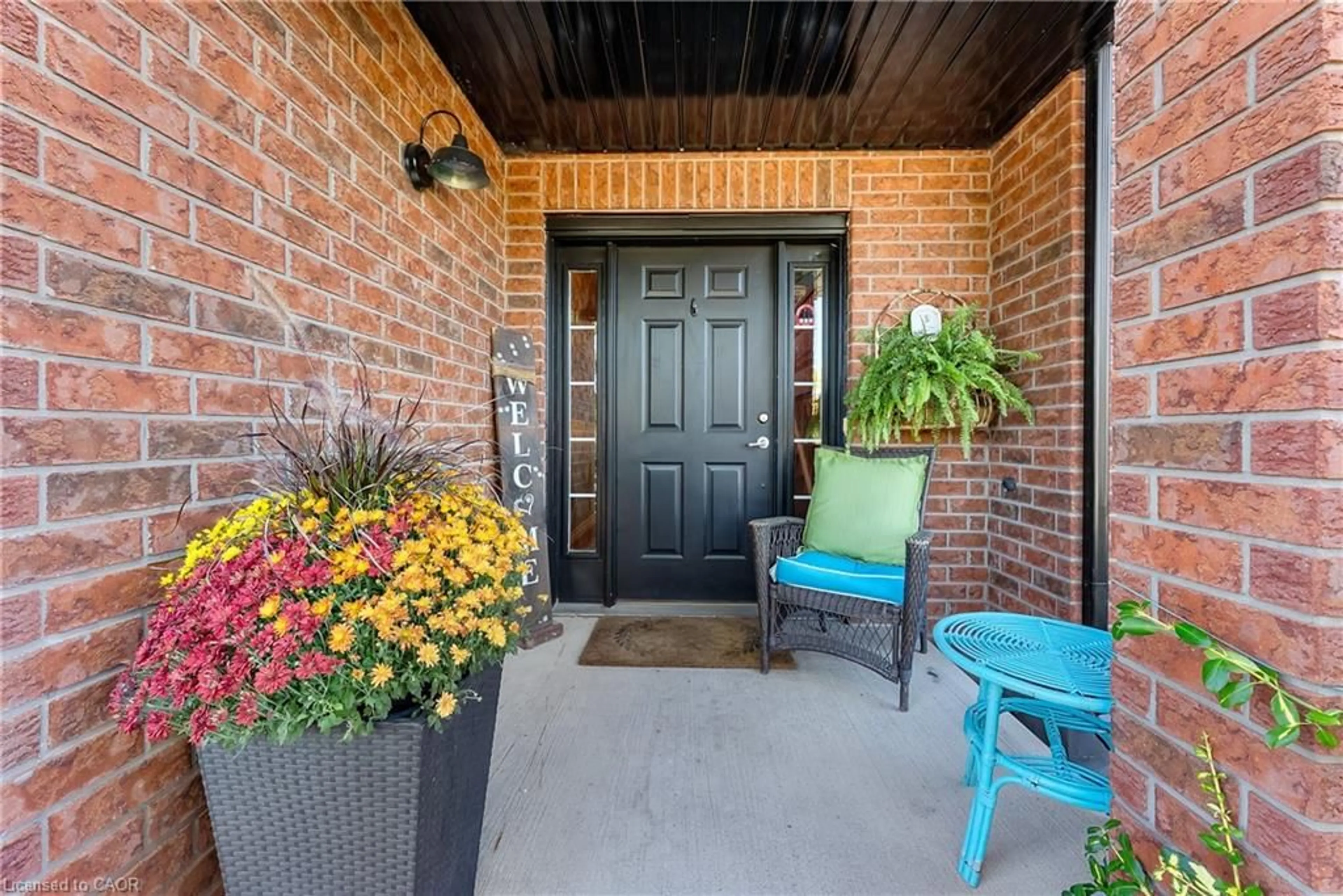 Indoor entryway for 8 Lindan St, Smithville Ontario L0R 2A0