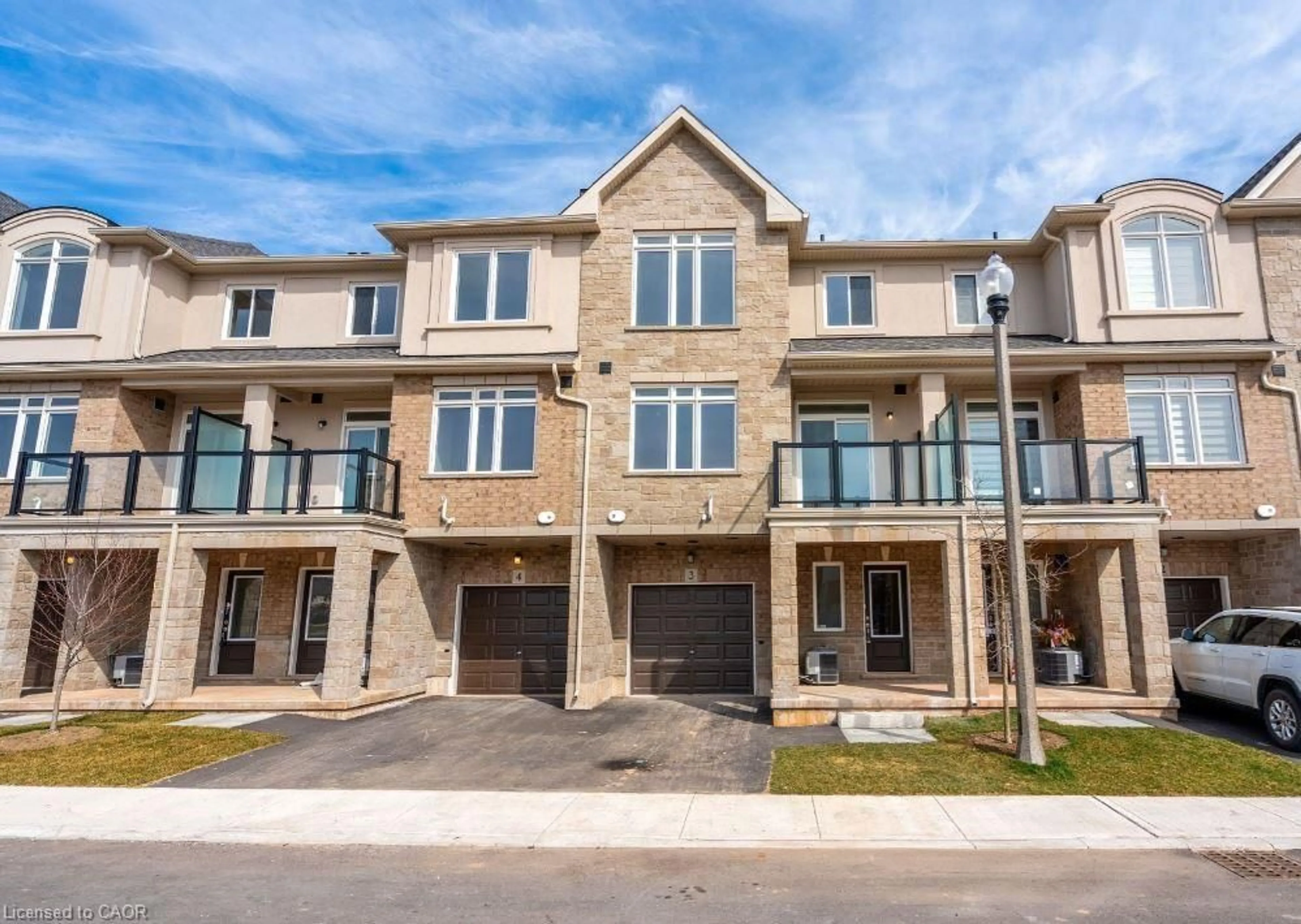 A pic from outside/outdoor area/front of a property/back of a property/a pic from drone, street for 40 Zinfandel Dr #3, Stoney Creek Ontario L8E 0L1