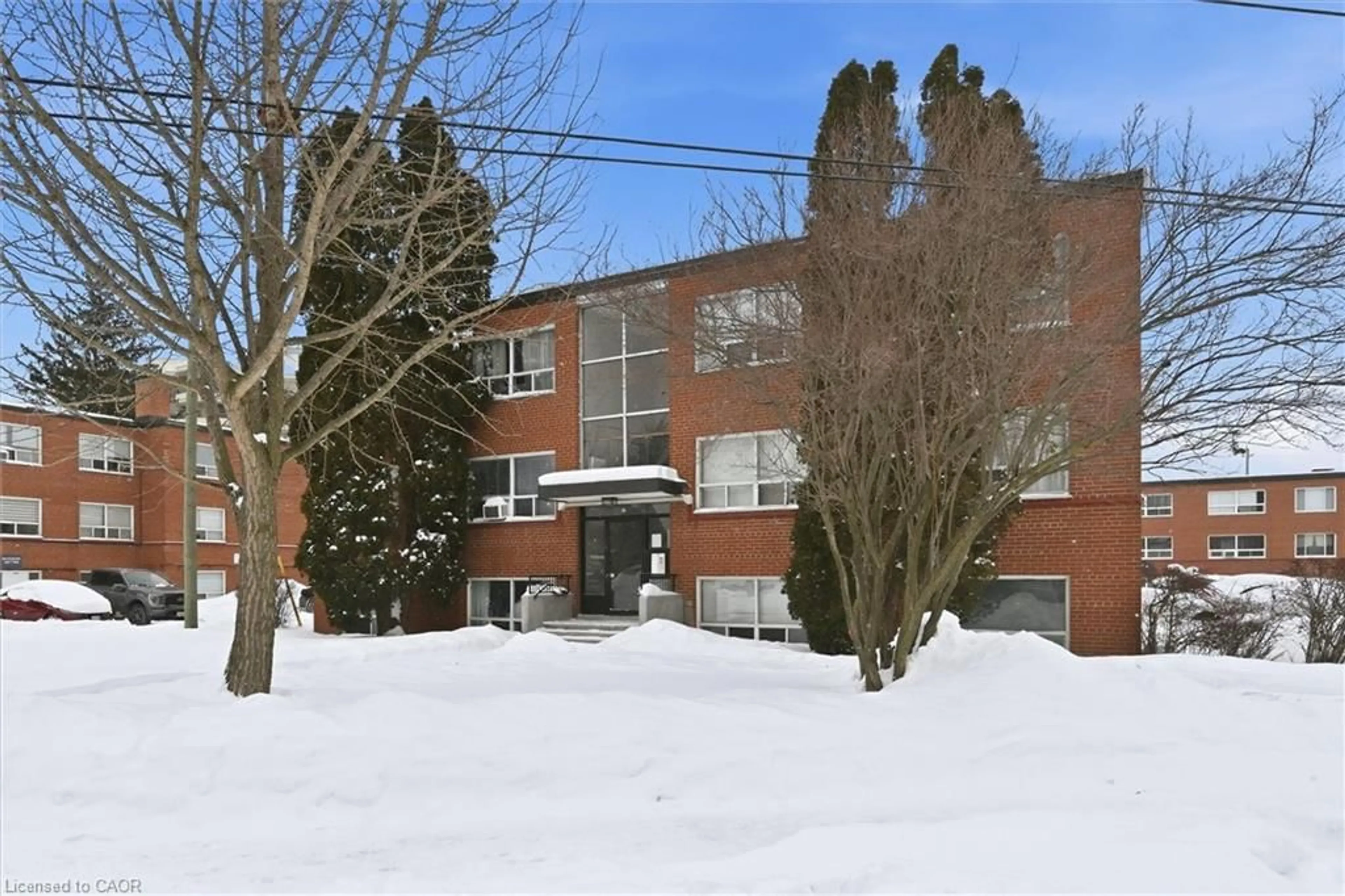 Indoor foyer for 37 Mericourt Rd #101, Hamilton Ontario L8S 2N5