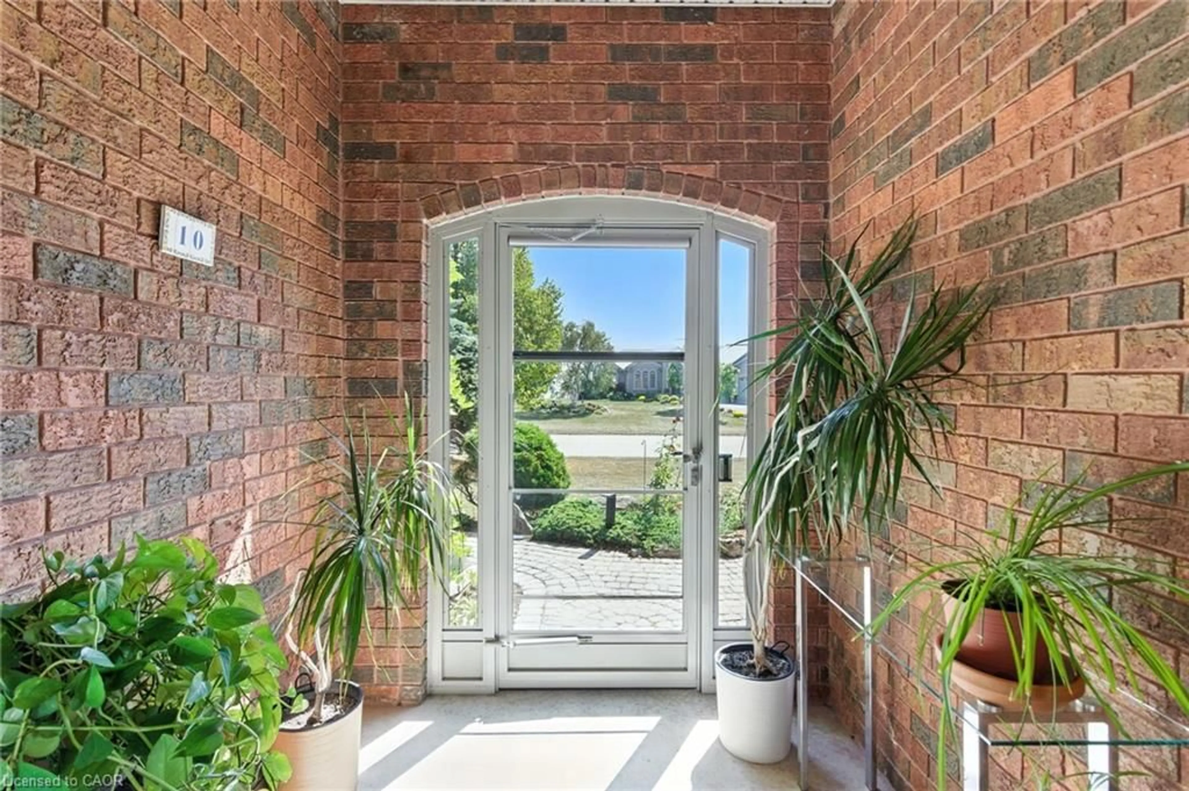 Indoor entryway for 10 Featherstone Ave, Selkirk Ontario N0A 1P0