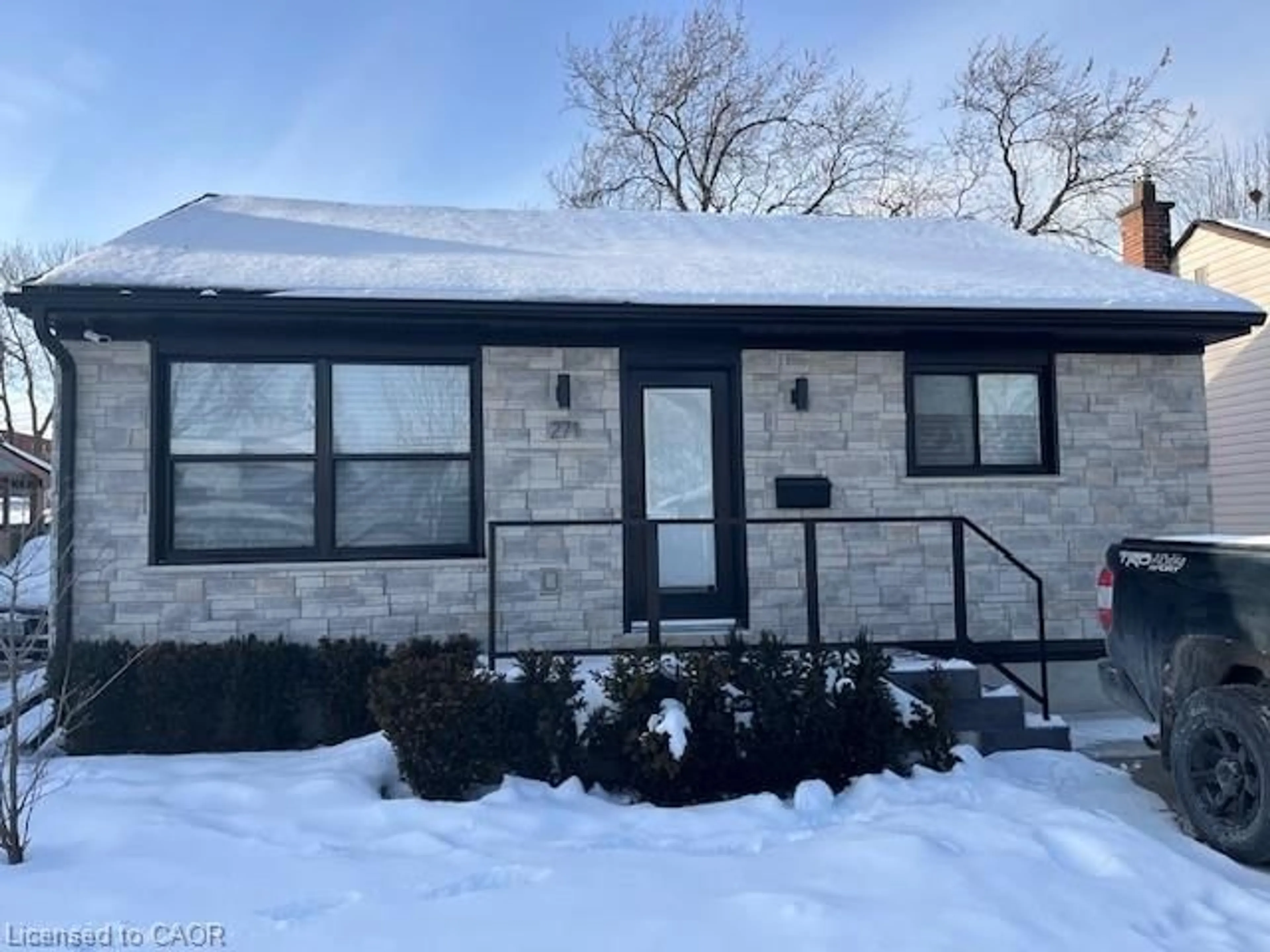 Unknown for 271 Julian Ave, Hamilton Ontario L8H 5S3