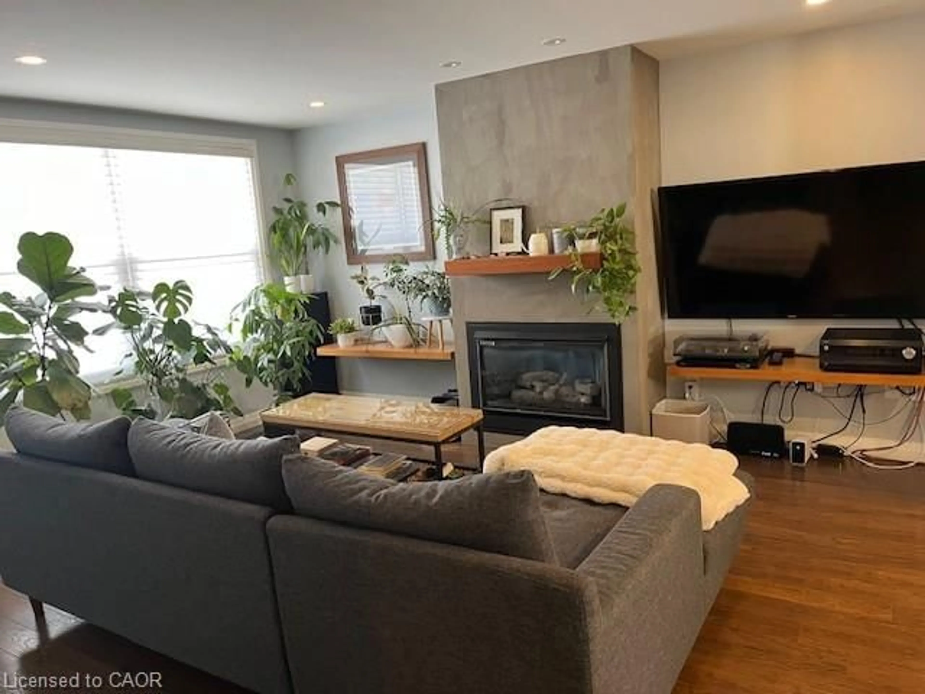 Living room with furniture, unknown for 271 Julian Ave, Hamilton Ontario L8H 5S3