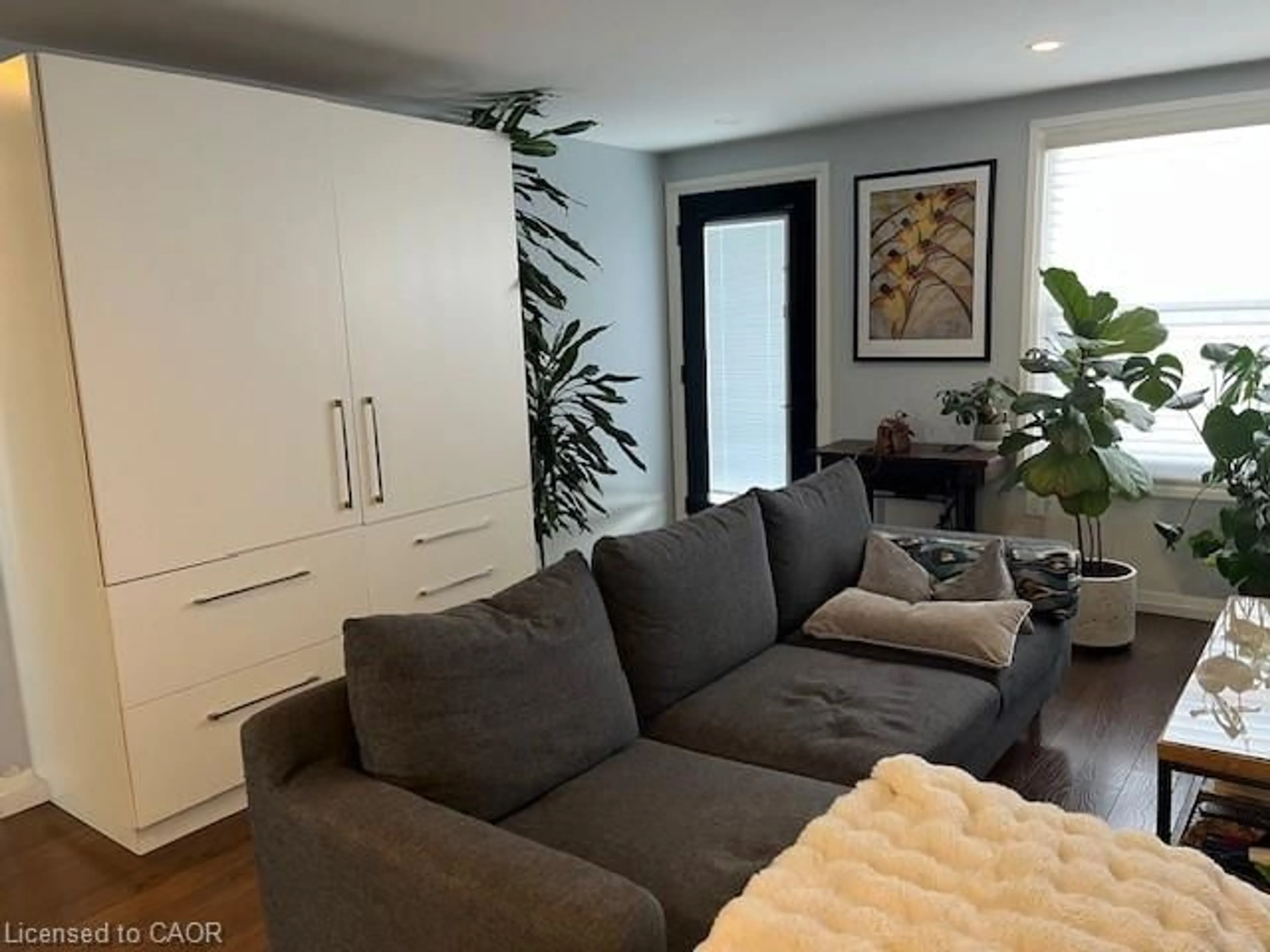 Living room with furniture, unknown for 271 Julian Ave, Hamilton Ontario L8H 5S3