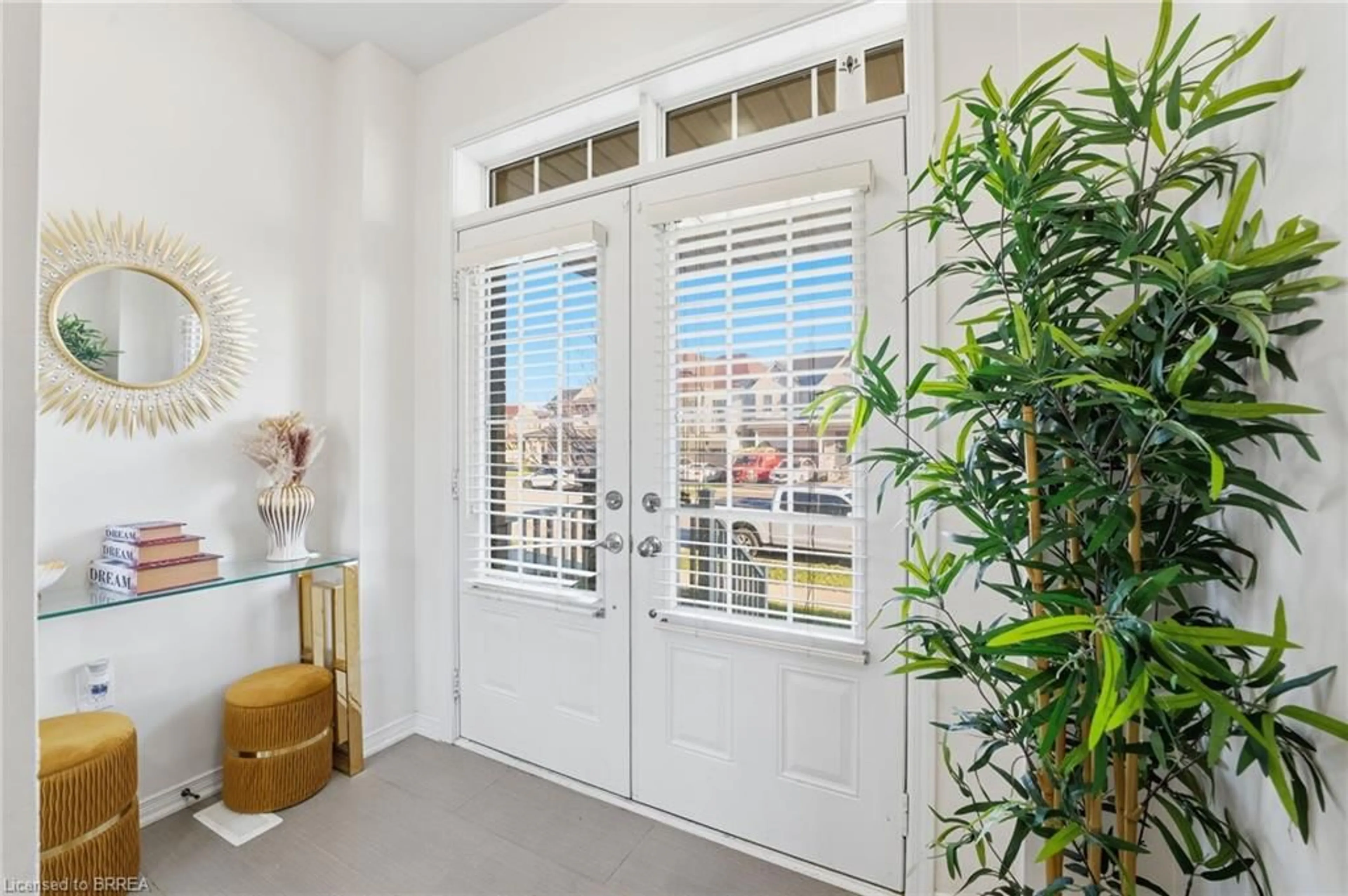 Indoor entryway for 29 Arnold Marshall Blvd, Caledonia Ontario N3W 0B2