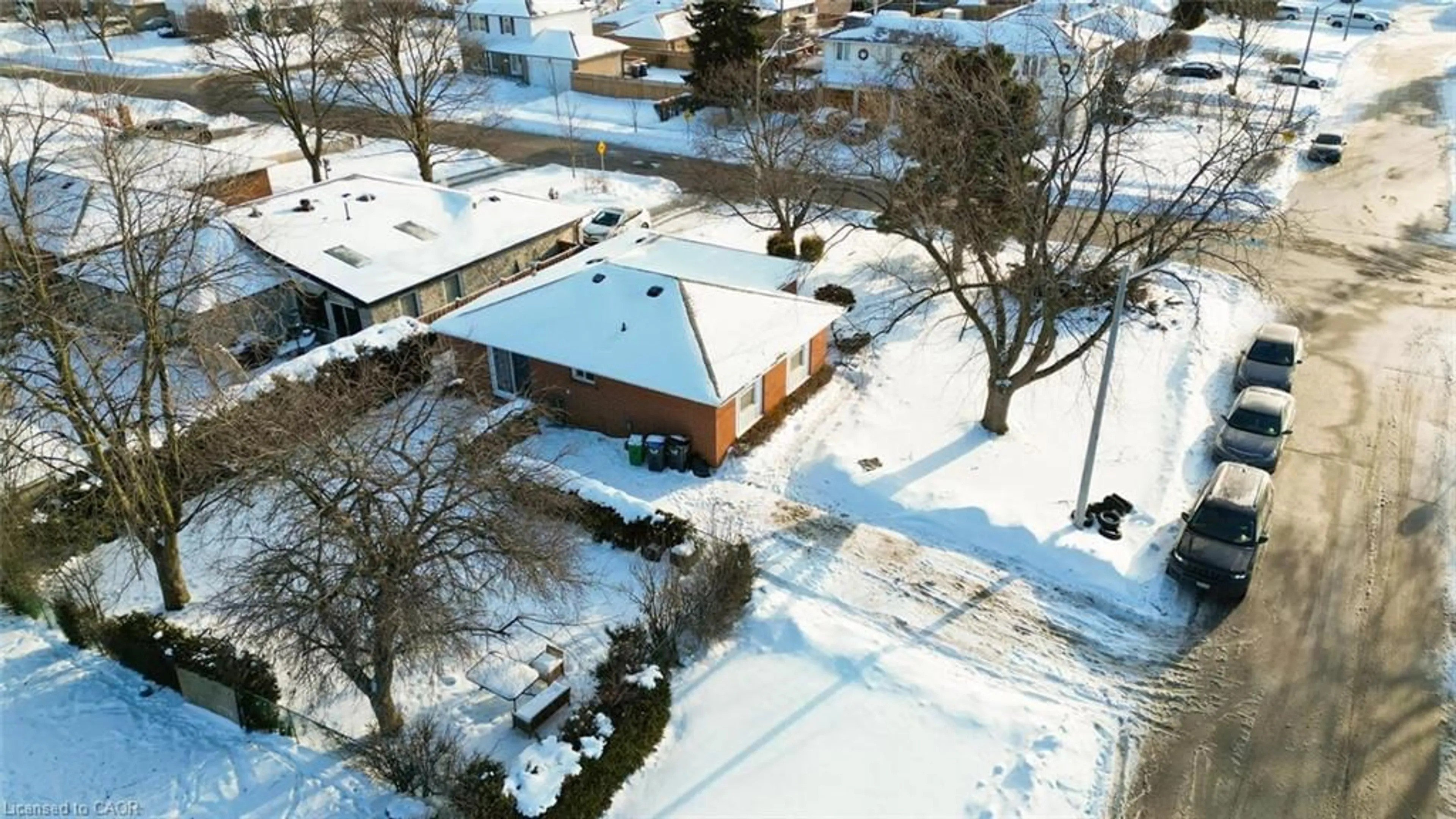 A pic from outside/outdoor area/front of a property/back of a property/a pic from drone, street for 41 Duncannon Cres, Brampton Ontario L6T 3E9