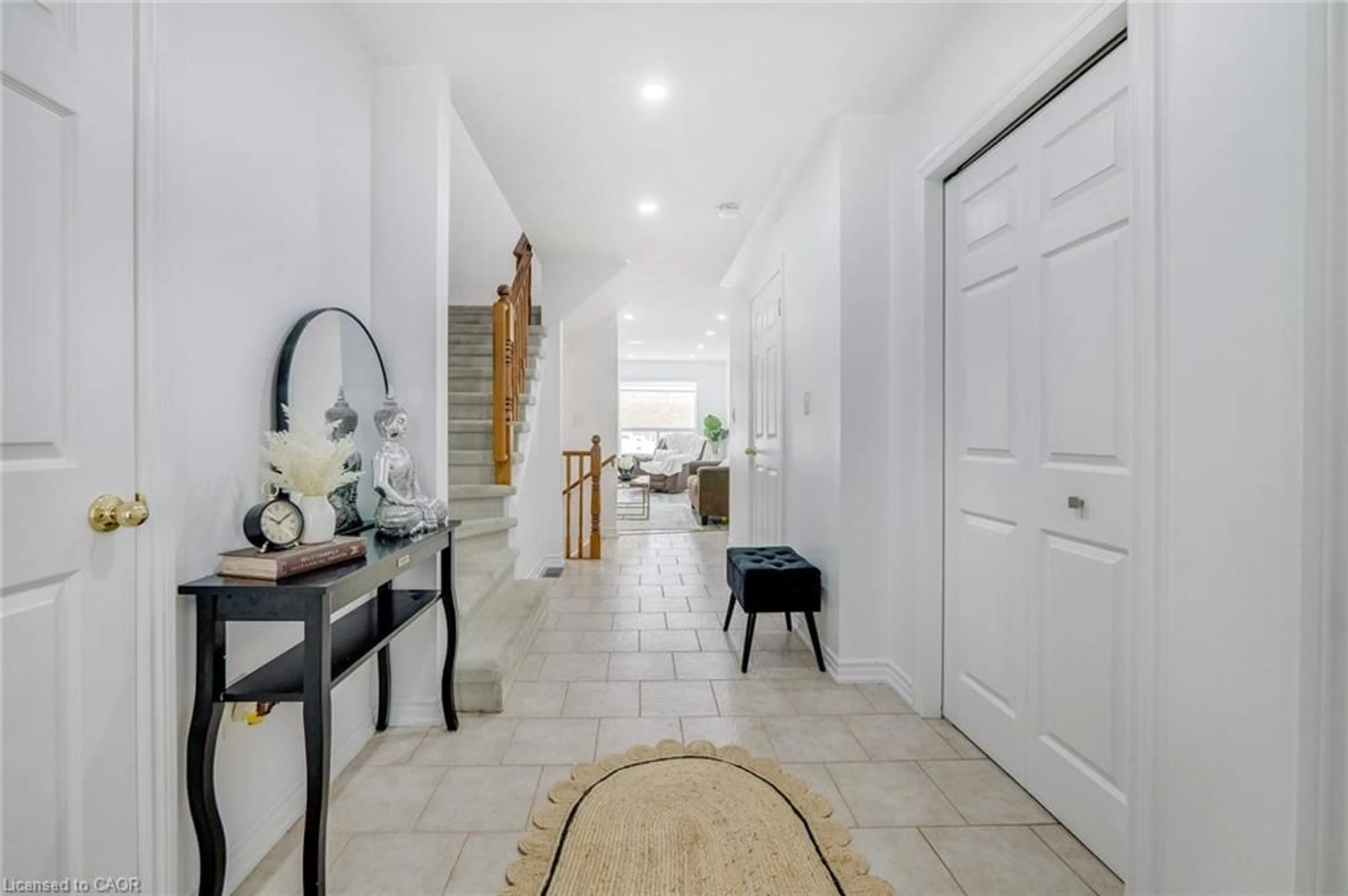 Indoor entryway for 81 Kendrick Crt, Ancaster Ontario L9G 5A5