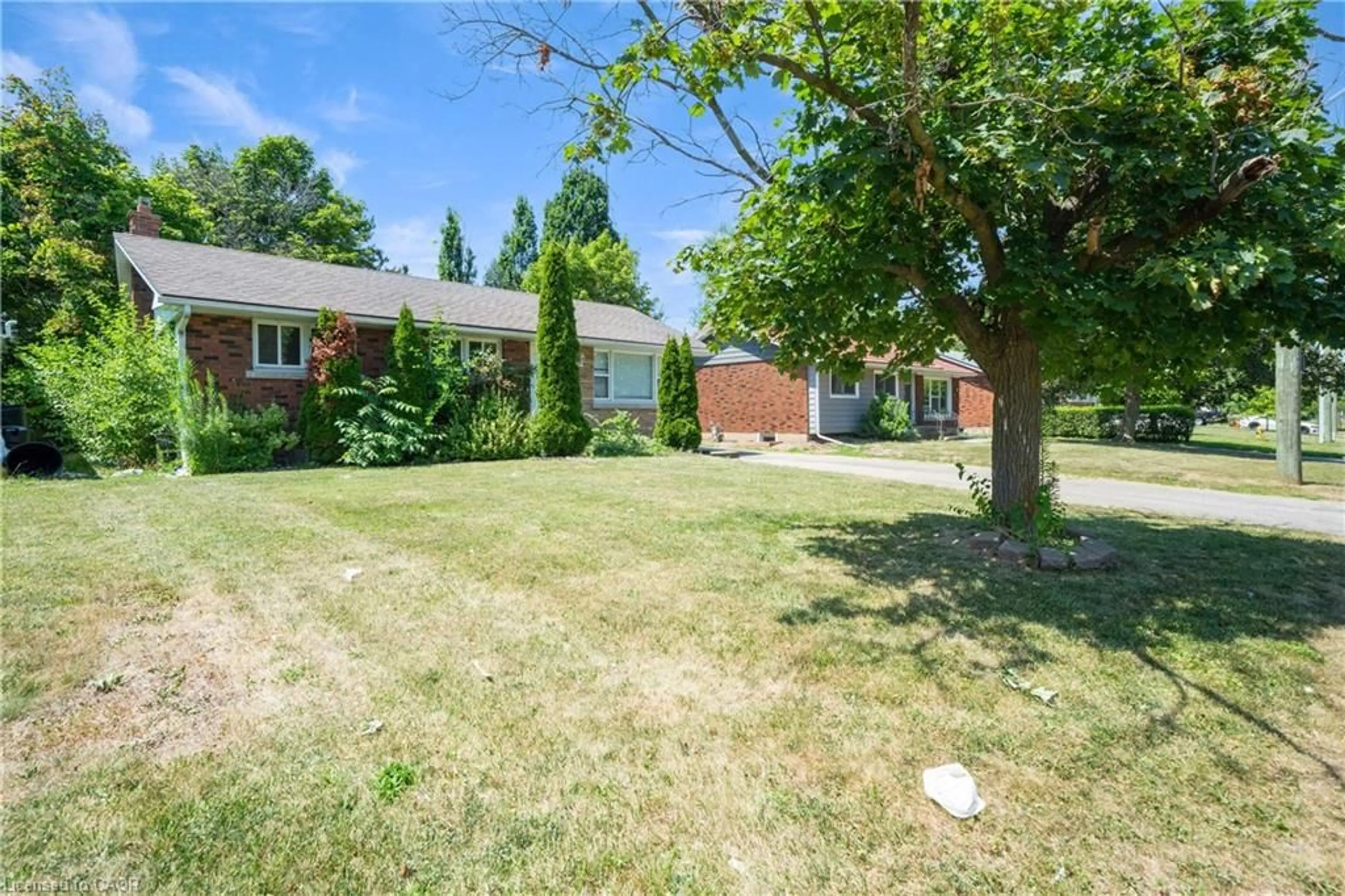 A pic from outside/outdoor area/front of a property/back of a property/a pic from drone, street for 84 Jacobson Ave, St. Catharines Ontario L2T 3A3