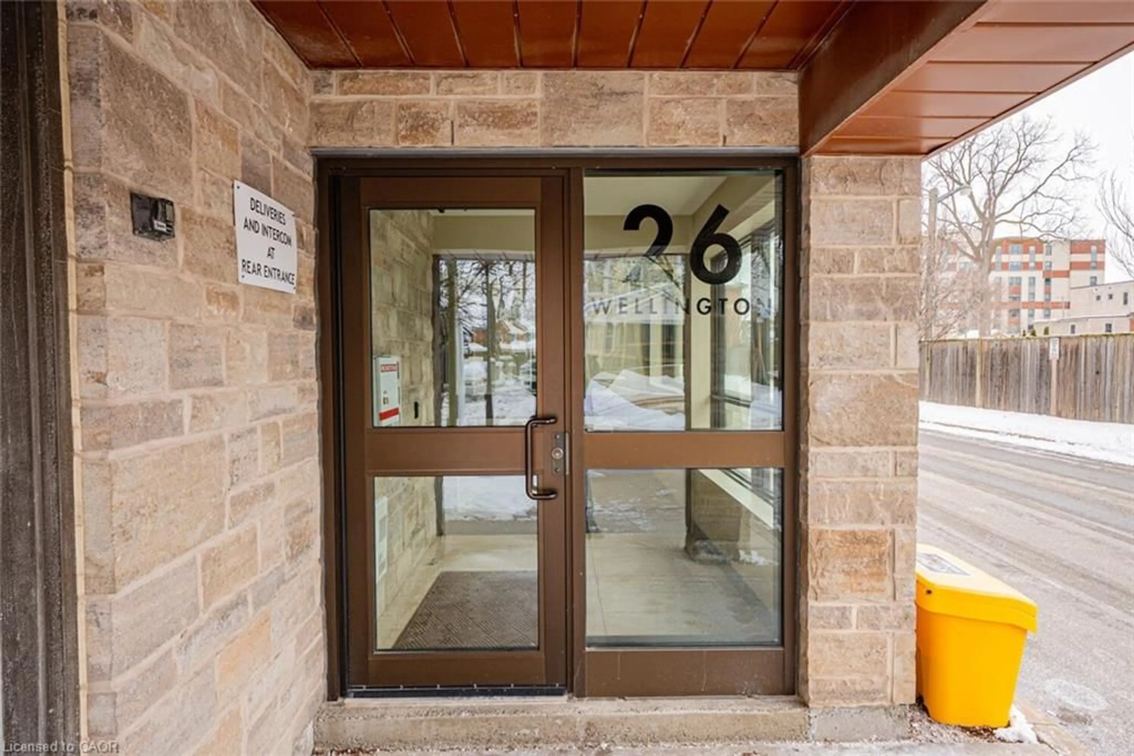 Indoor foyer for 205 Wellington St, St. Catharines Ontario L2R 5P8