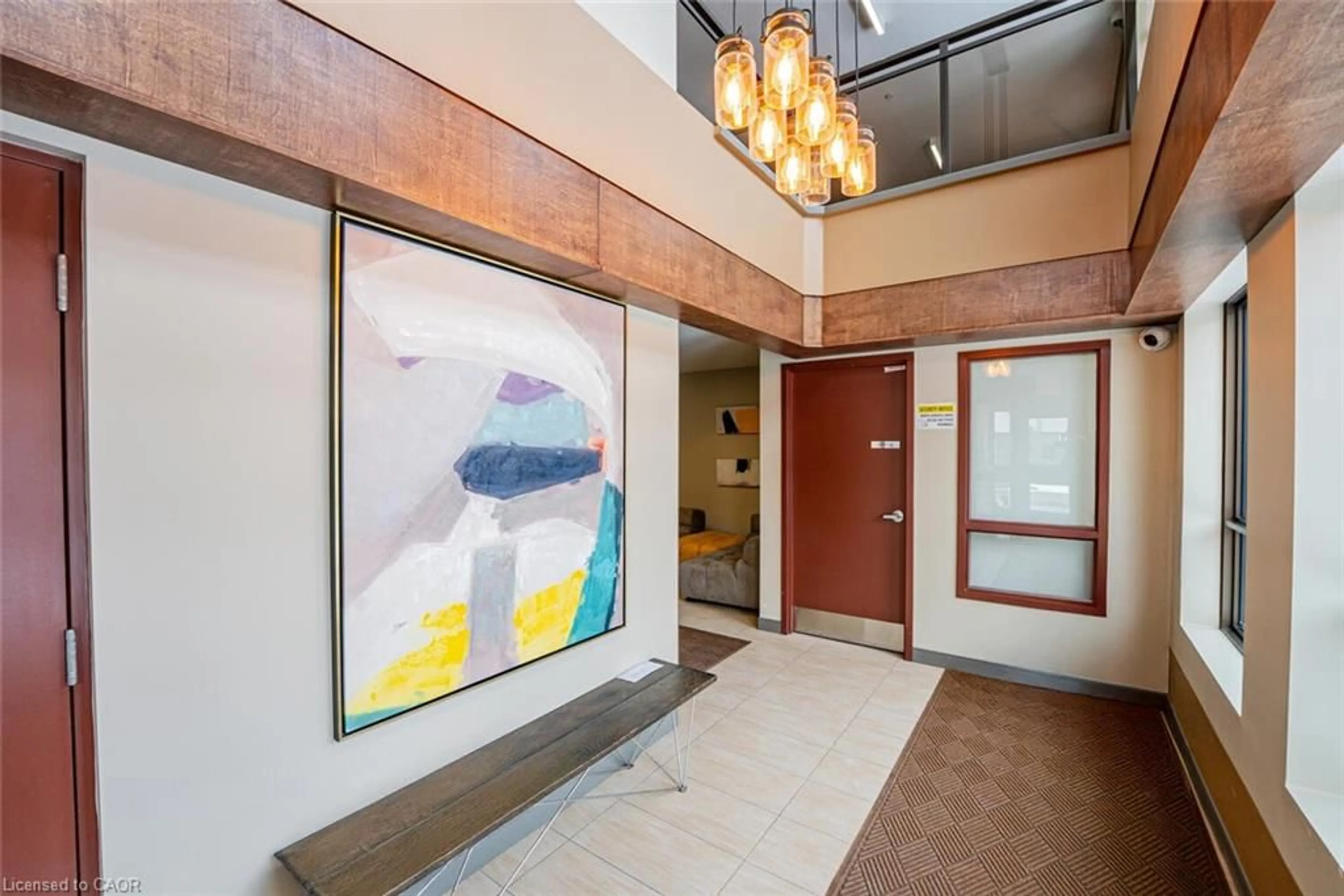 Indoor foyer for 205 Wellington St, St. Catharines Ontario L2R 5P8