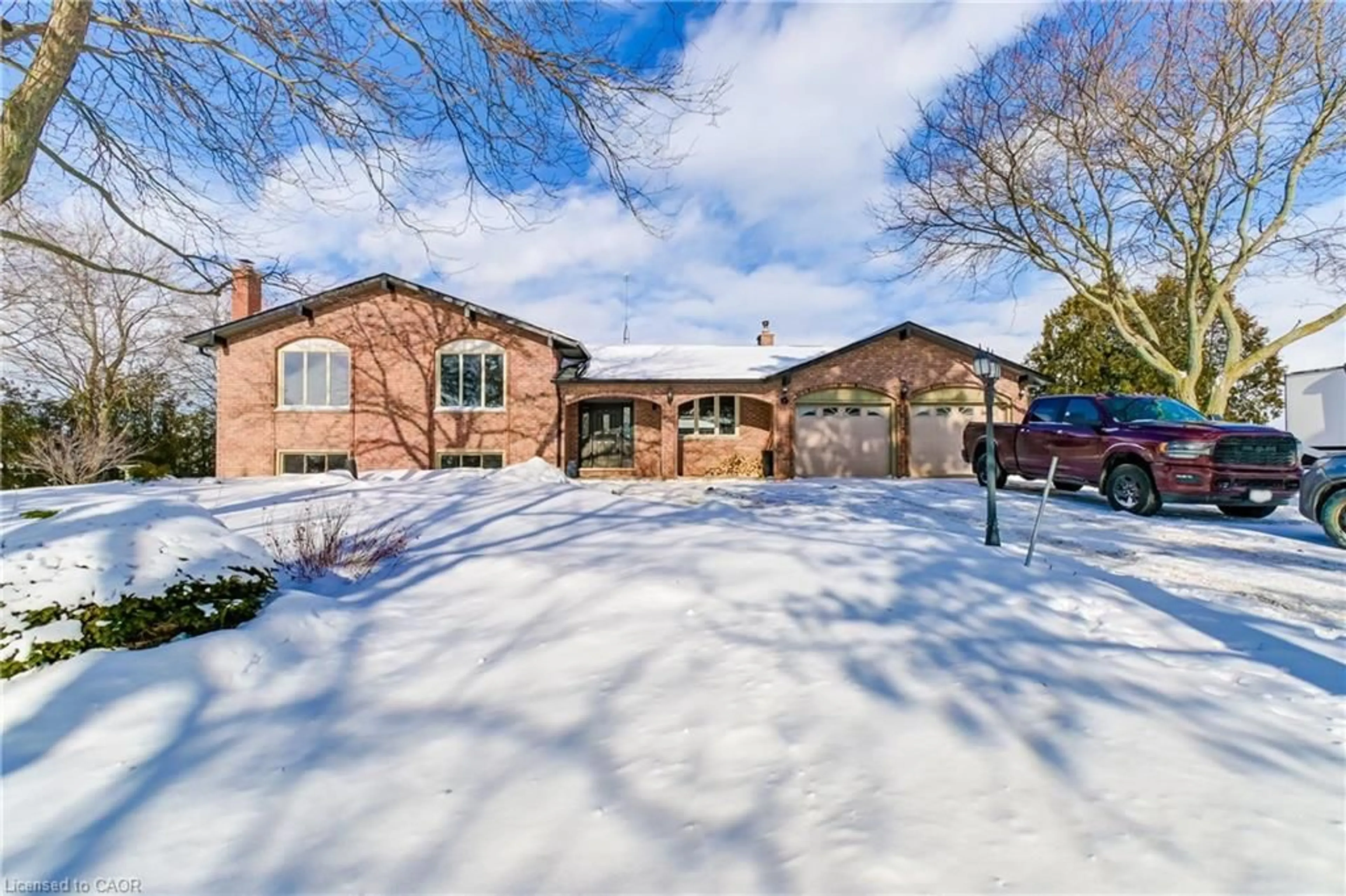 A pic from outside/outdoor area/front of a property/back of a property/a pic from drone, street for 380 Kirk Rd, Binbrook Ontario L0R 1C0