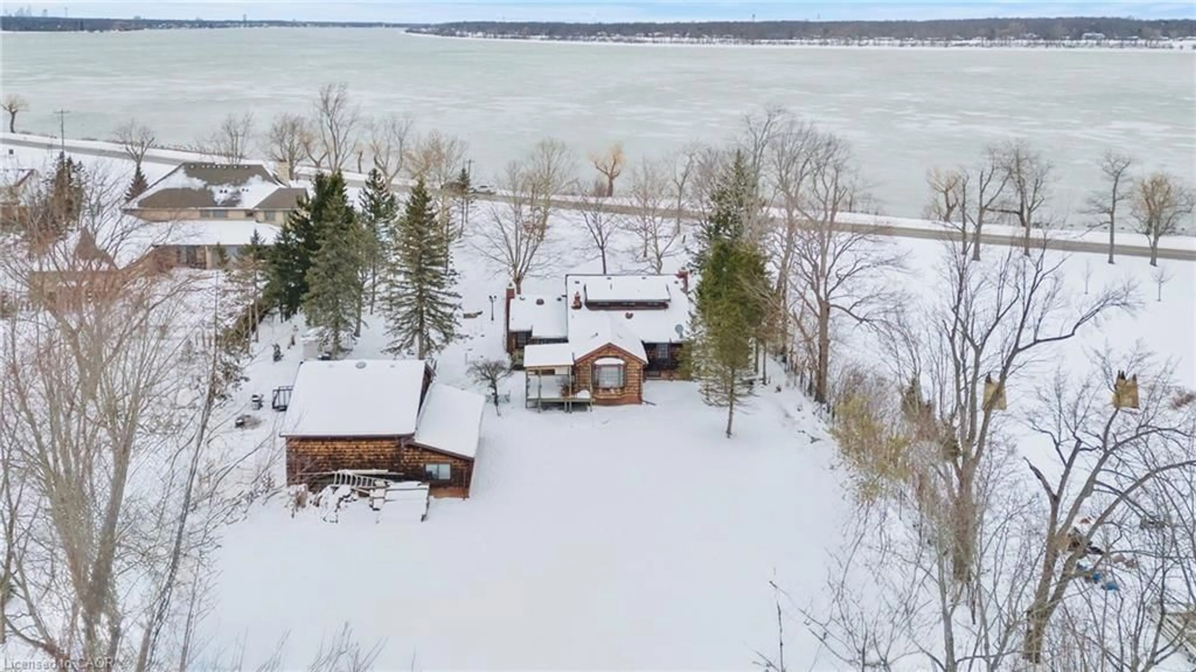 A pic from outside/outdoor area/front of a property/back of a property/a pic from drone, water/lake/river/ocean view for 4009 Niagara Pky, Fort Erie Ontario L0S 1N0