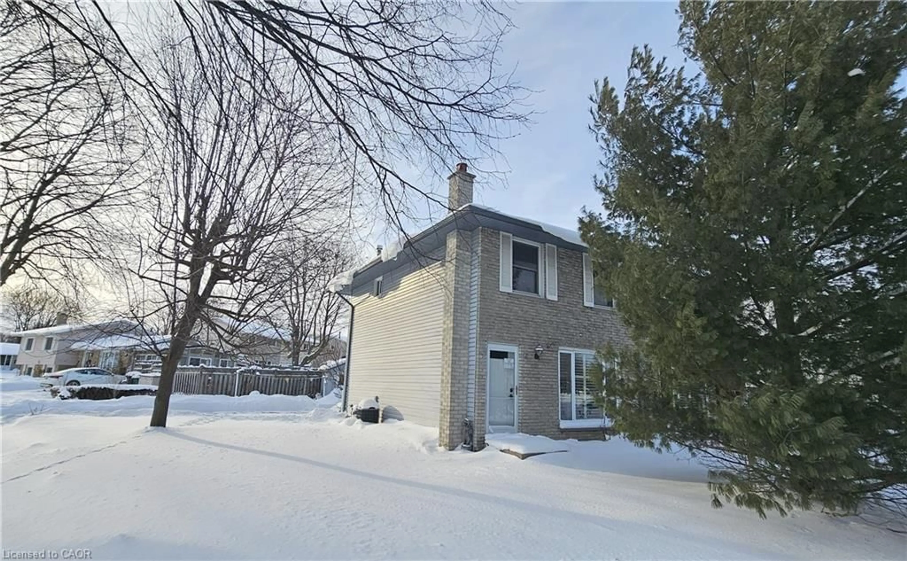 A pic from outside/outdoor area/front of a property/back of a property/a pic from drone, street for 4 Flint Dr, Kitchener Ontario N2E 1A2