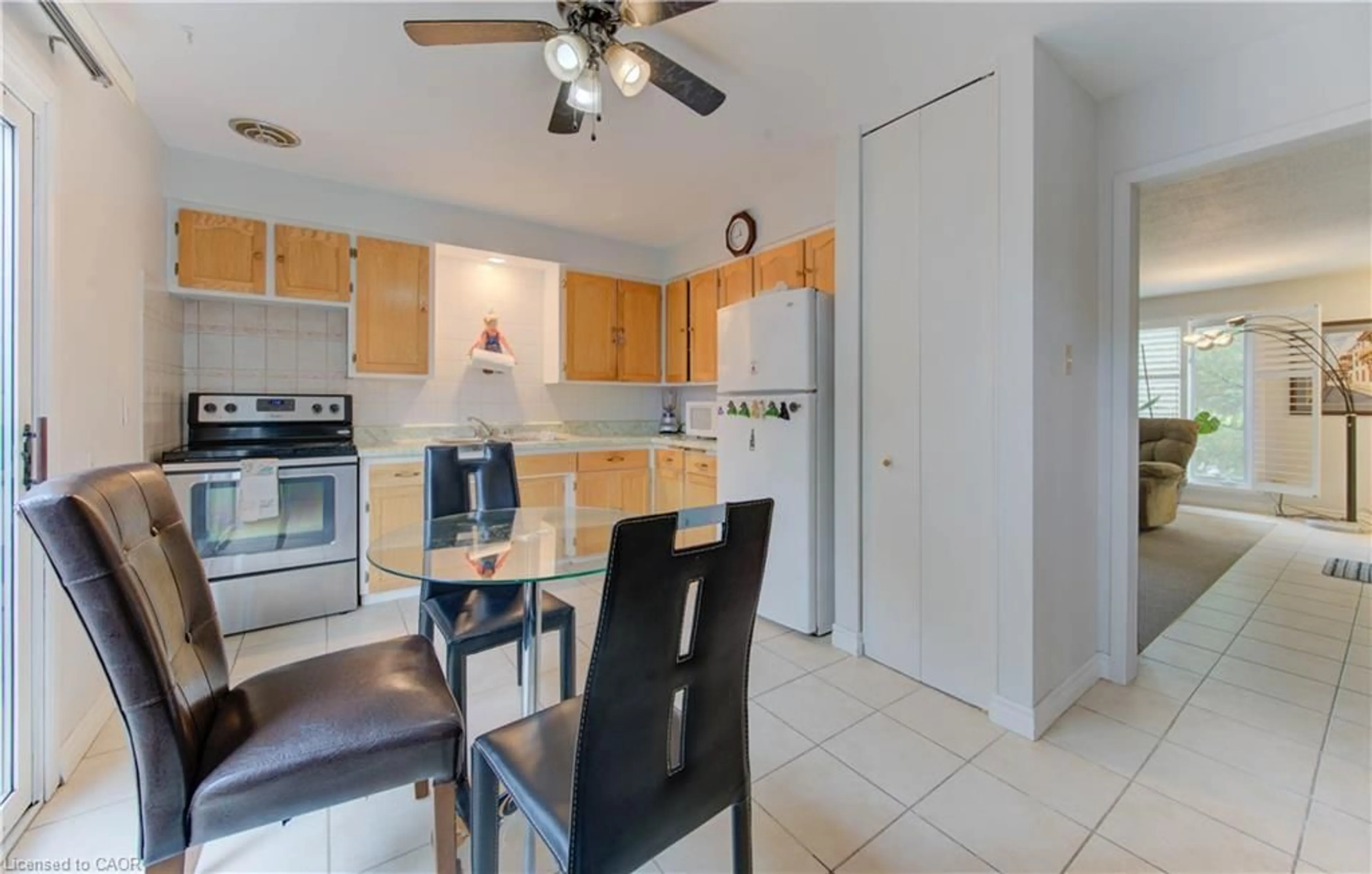 Standard kitchen, ceramic/tile floor for 4 Flint Dr, Kitchener Ontario N2E 1A2