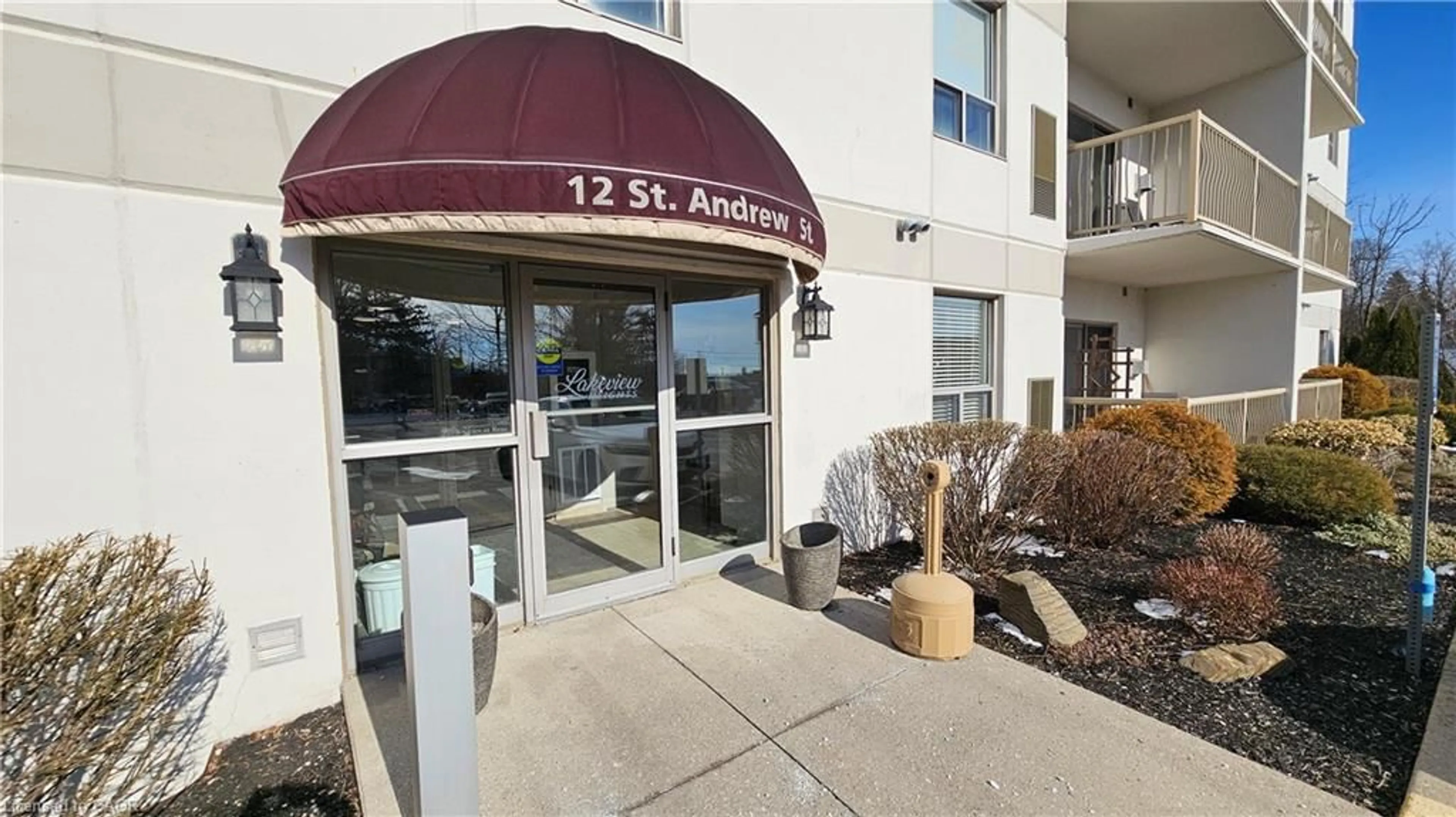 Indoor foyer for 12 St Andrew St #202, Port Dover Ontario N0A 1N1