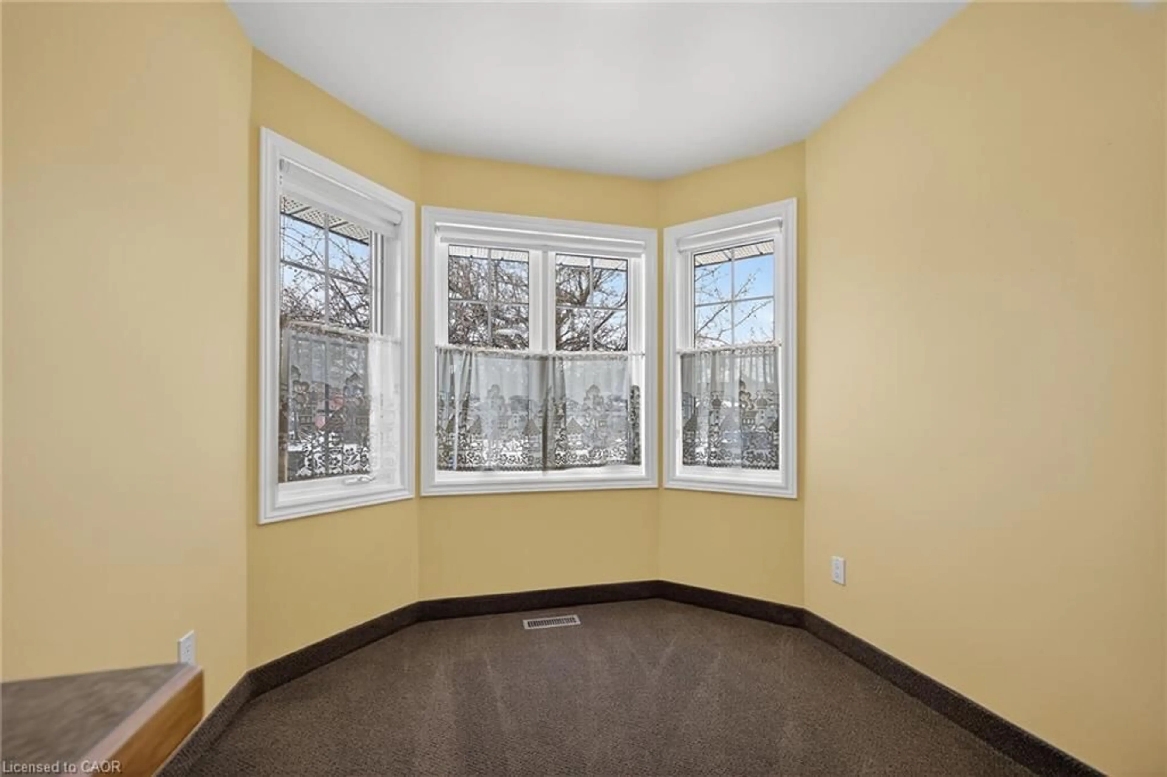 A pic of a room for 3241 Kathleen Dr, Burlington Ontario L7M 3Y5