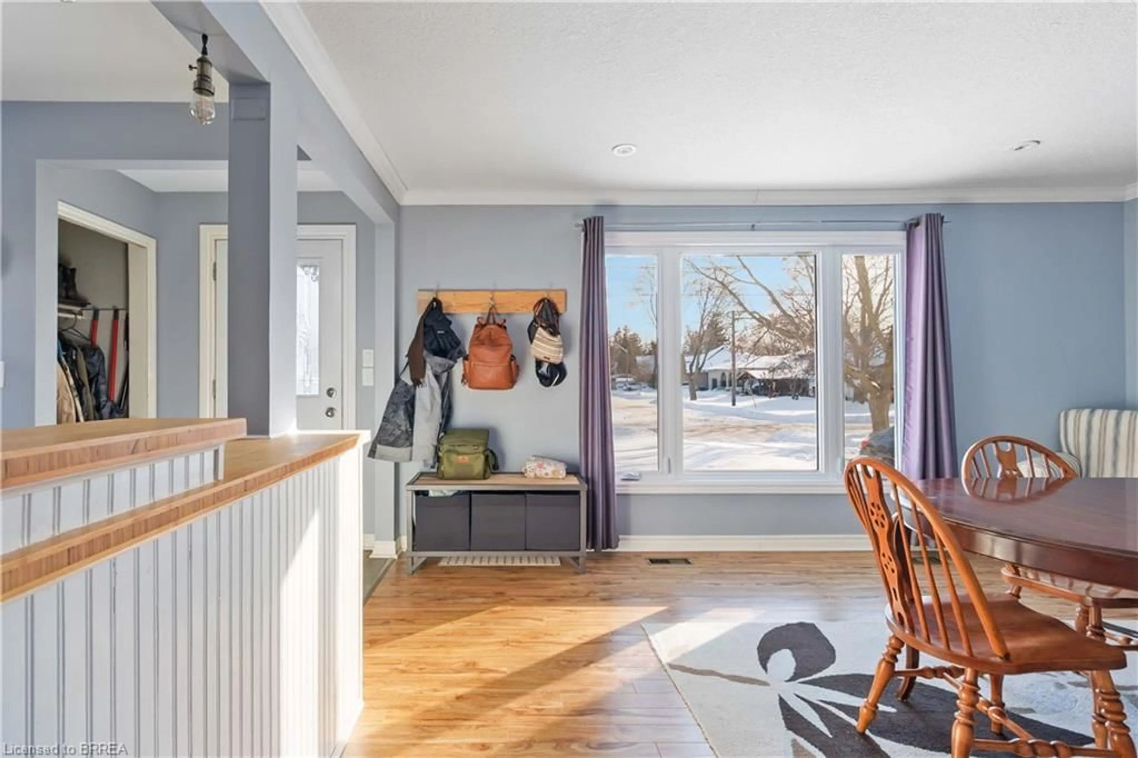 Indoor entryway for 13 Barnes Ave, Brantford Ontario N3R 4Y9