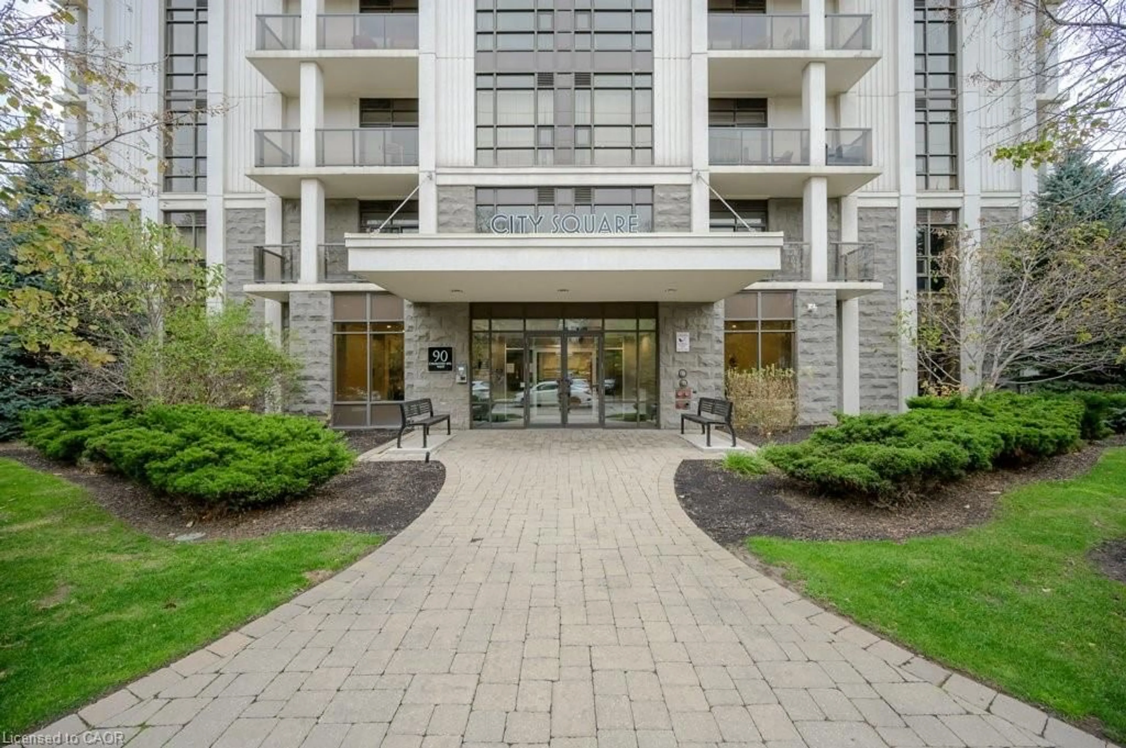 Indoor foyer for 90 Charlton Avenue West Ave #302, Hamilton Ontario L8P 0B4