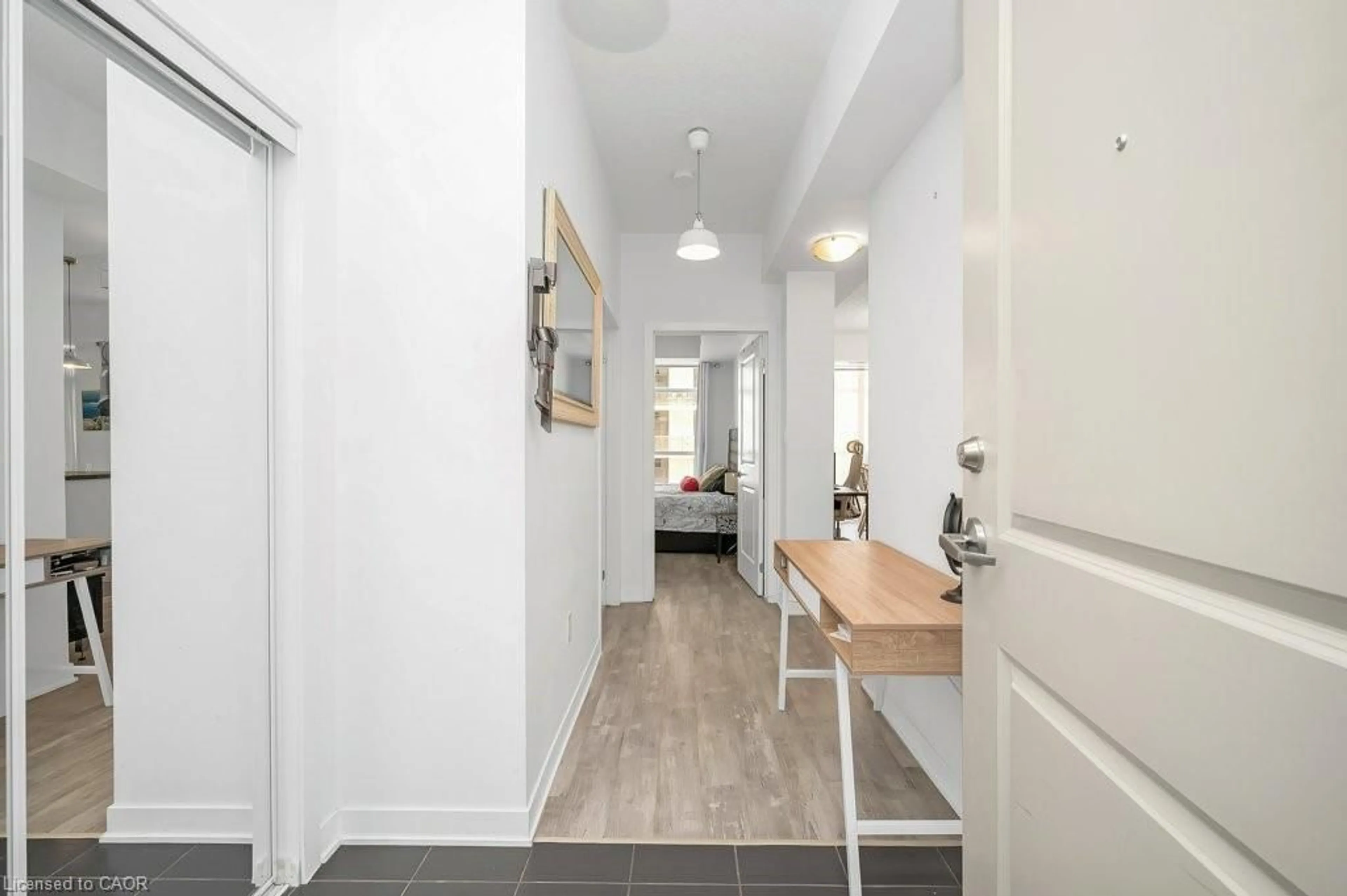 Indoor entryway for 90 Charlton Avenue West Ave #302, Hamilton Ontario L8P 0B4