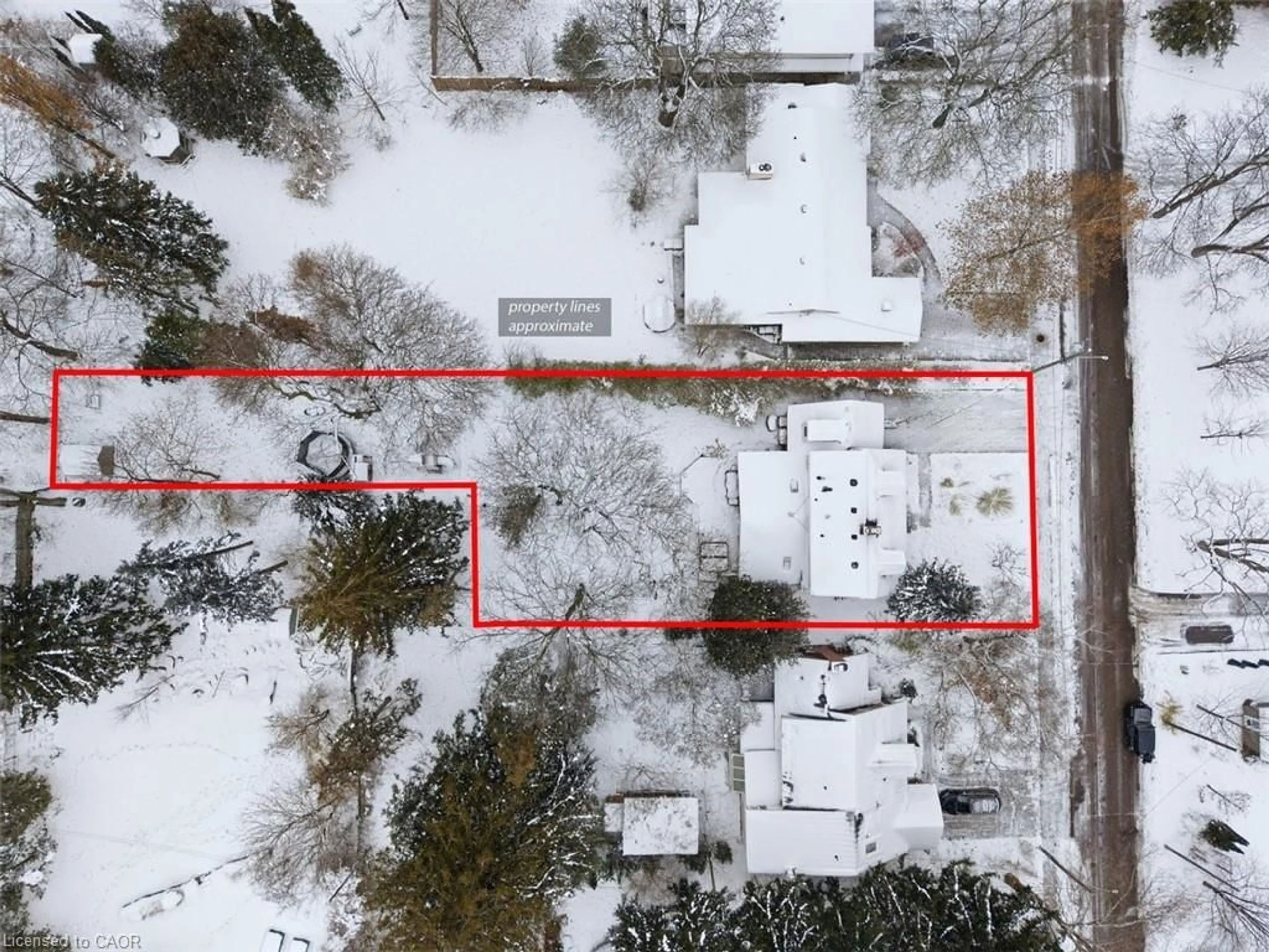 A pic from outside/outdoor area/front of a property/back of a property/a pic from drone, building for 115 Roslin Ave, Waterloo Ontario N2L 2H3