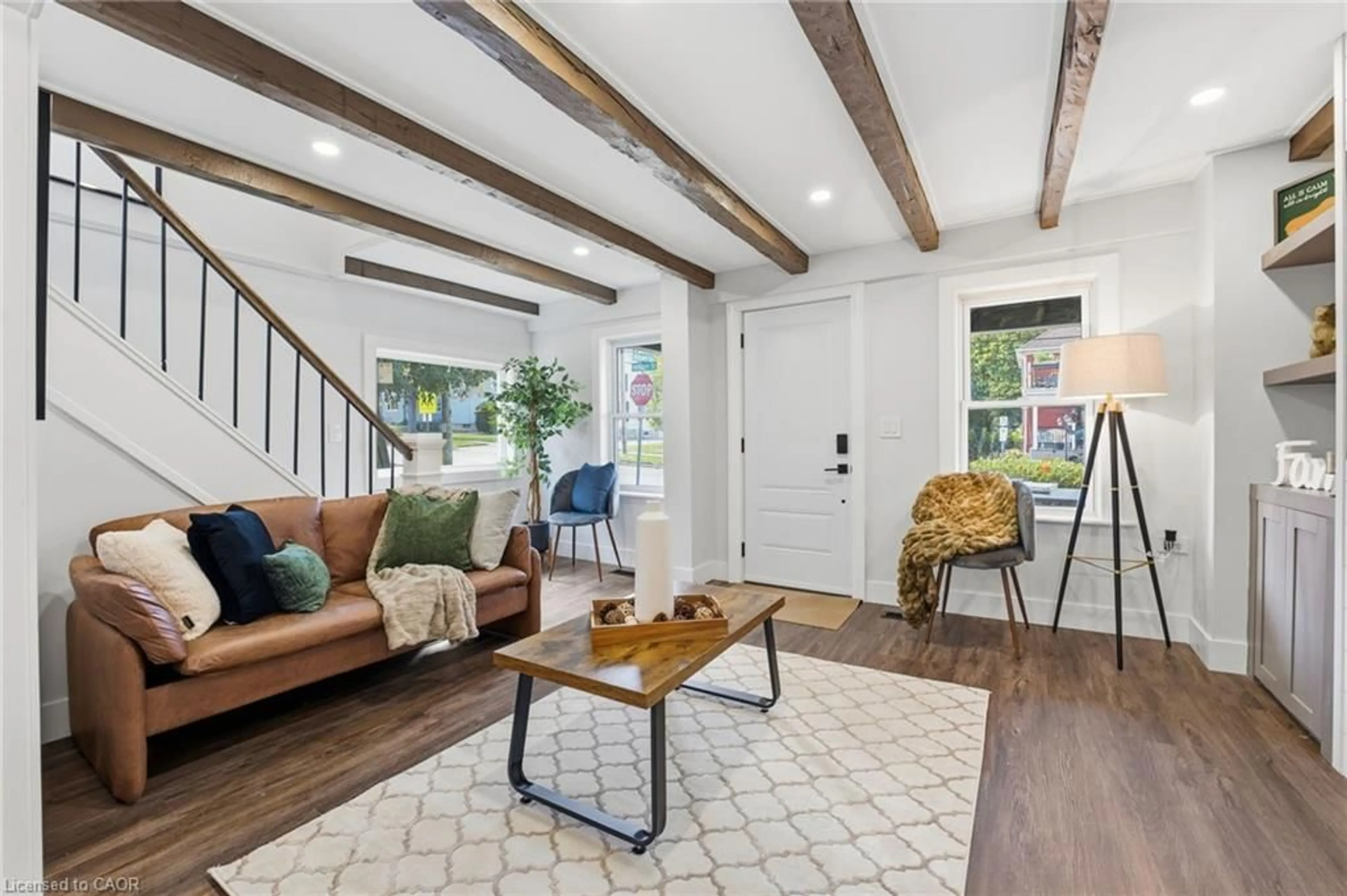 Indoor entryway for 4255 William St, Beamsville Ontario L0R 1B0