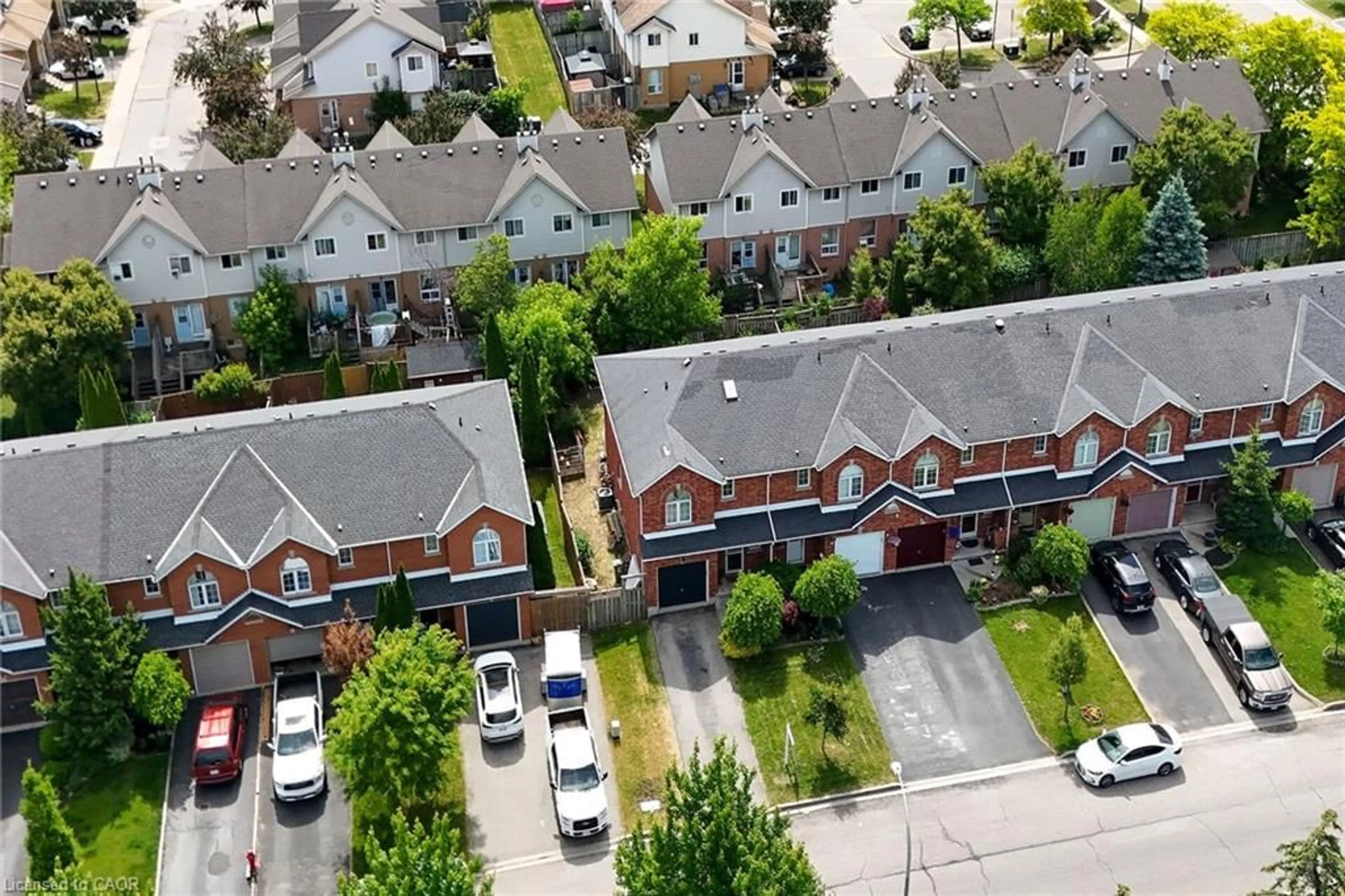 A pic from outside/outdoor area/front of a property/back of a property/a pic from drone, street for 67 Pinewoods Dr, Stoney Creek Ontario L8J 2T6