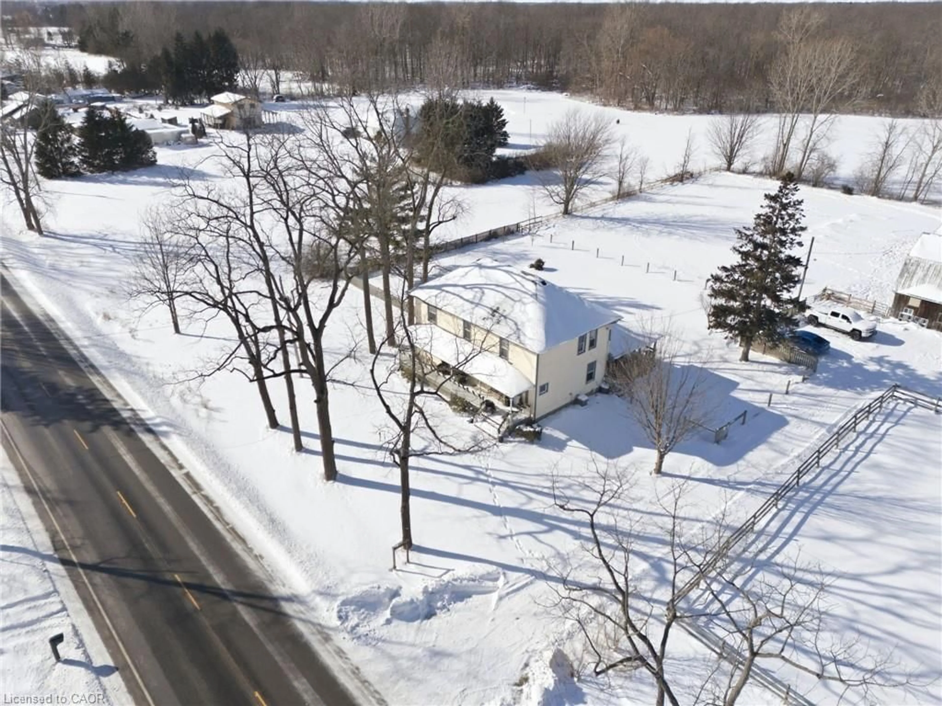 A pic from outside/outdoor area/front of a property/back of a property/a pic from drone, street for 211 Robinson Rd, Dunnville Ontario N1A 2W1