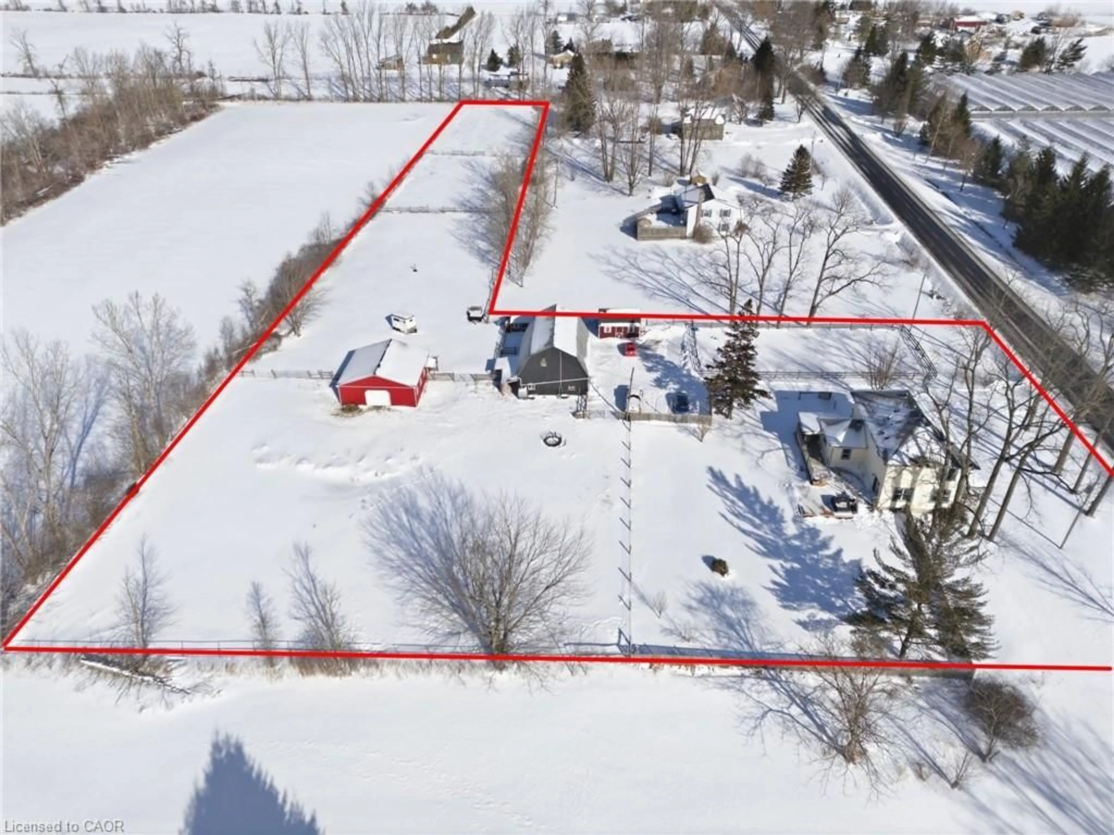 A pic from outside/outdoor area/front of a property/back of a property/a pic from drone, street for 211 Robinson Rd, Dunnville Ontario N1A 2W1