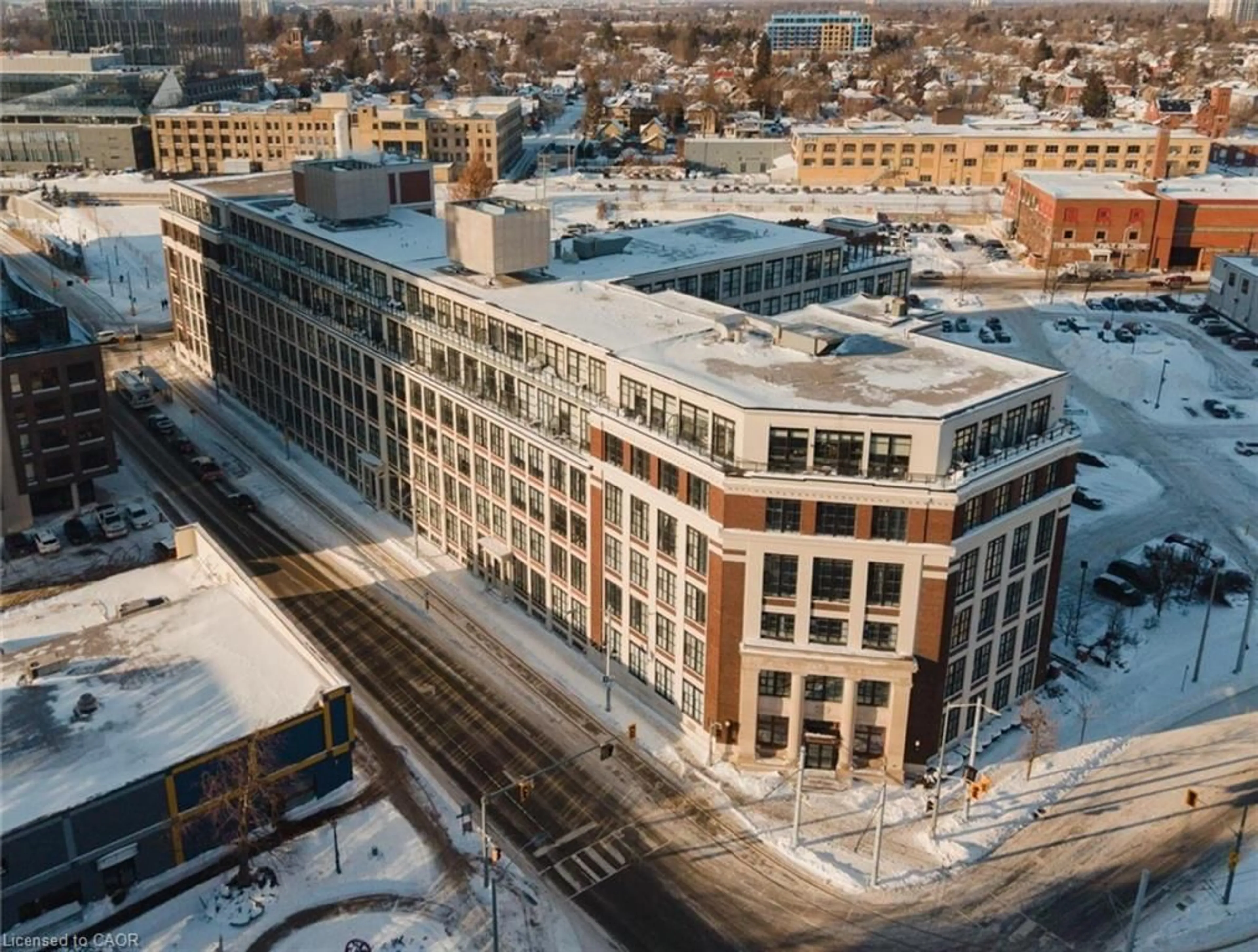 A pic from outside/outdoor area/front of a property/back of a property/a pic from drone, building for 410 King St #124, Kitchener Ontario N2G 1C3