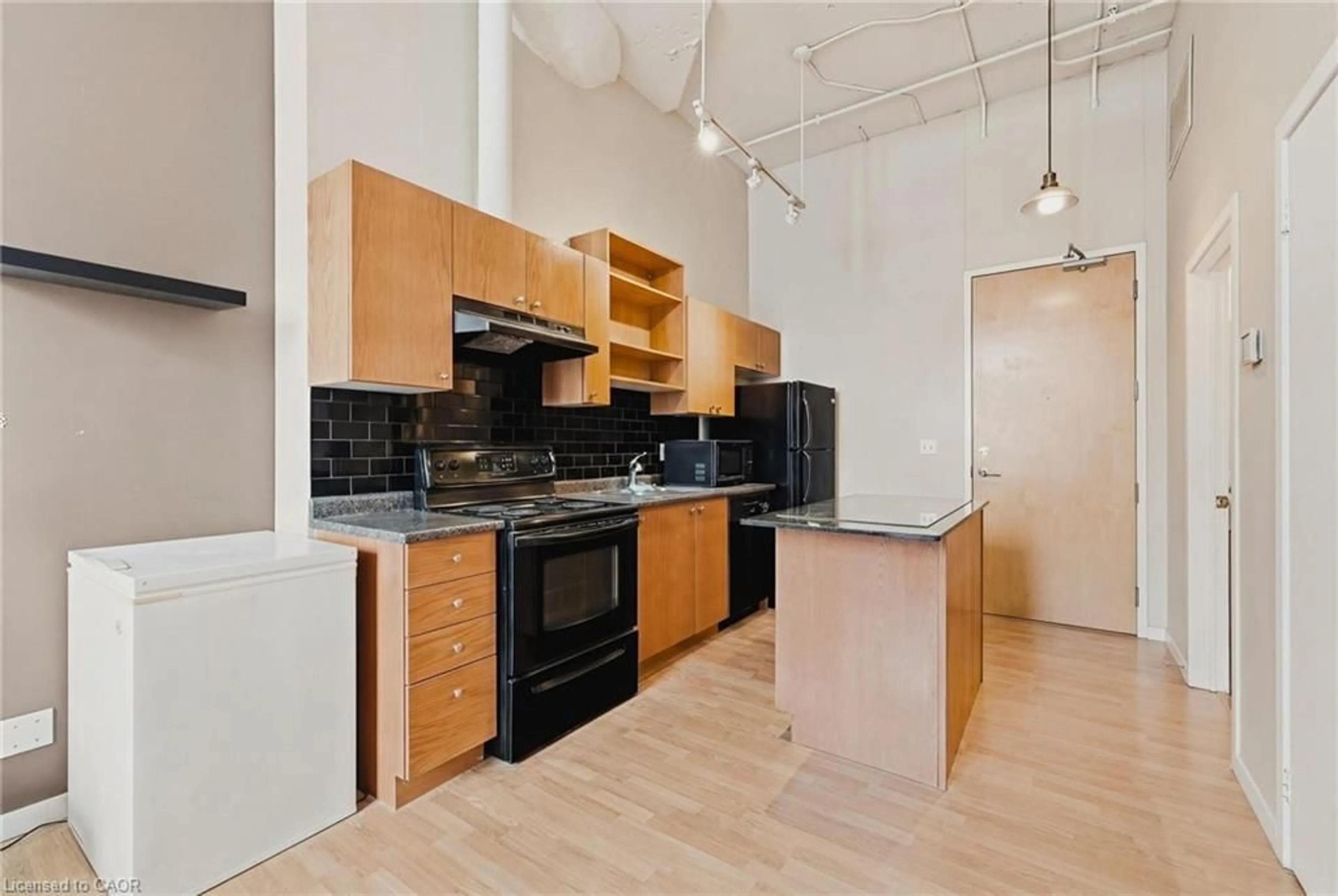 Standard kitchen, unknown for 410 King St #124, Kitchener Ontario N2G 1C3