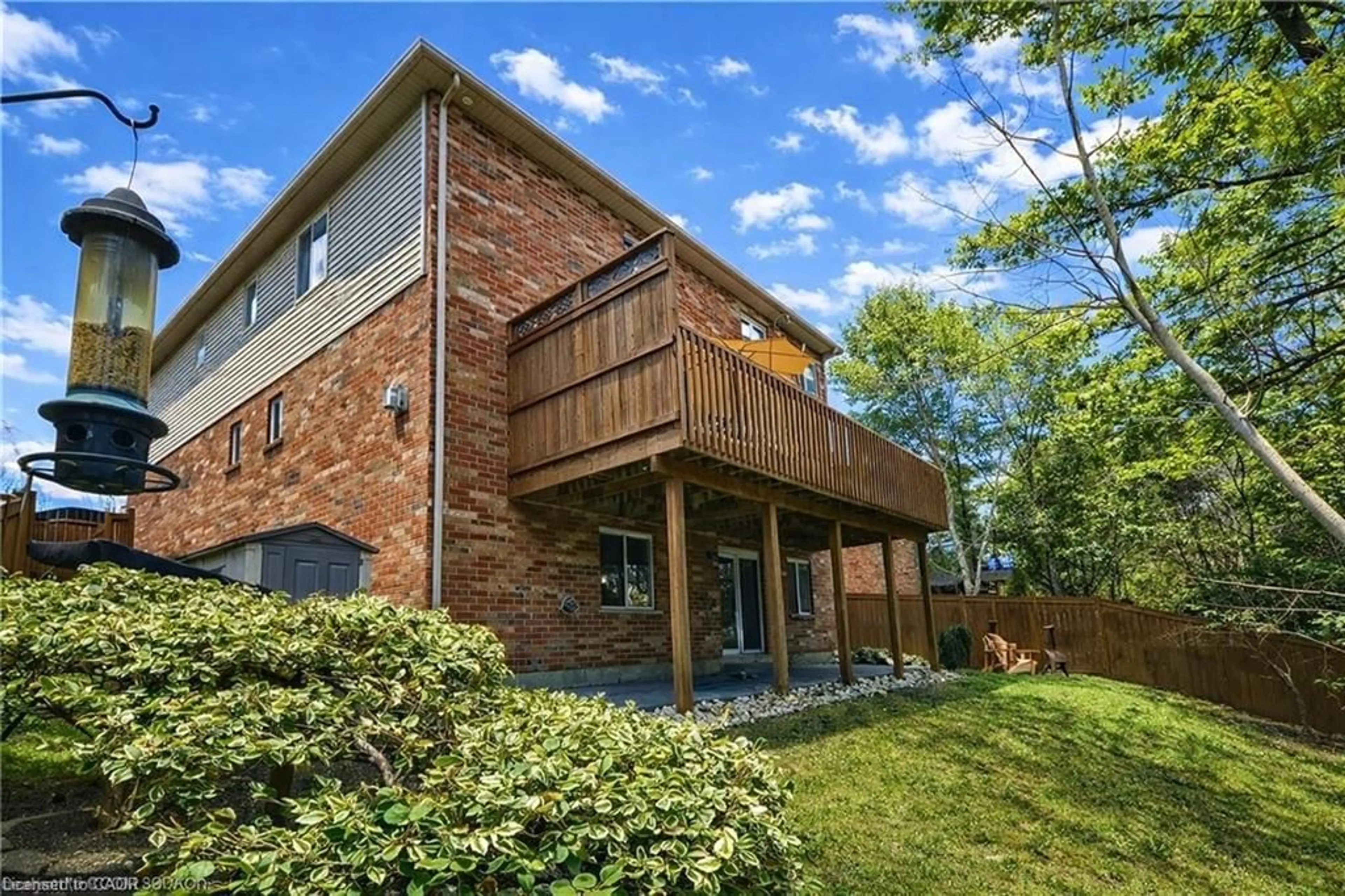 Home with brick exterior material, building for 152 Lena Cres, Cambridge Ontario N1R 8P6