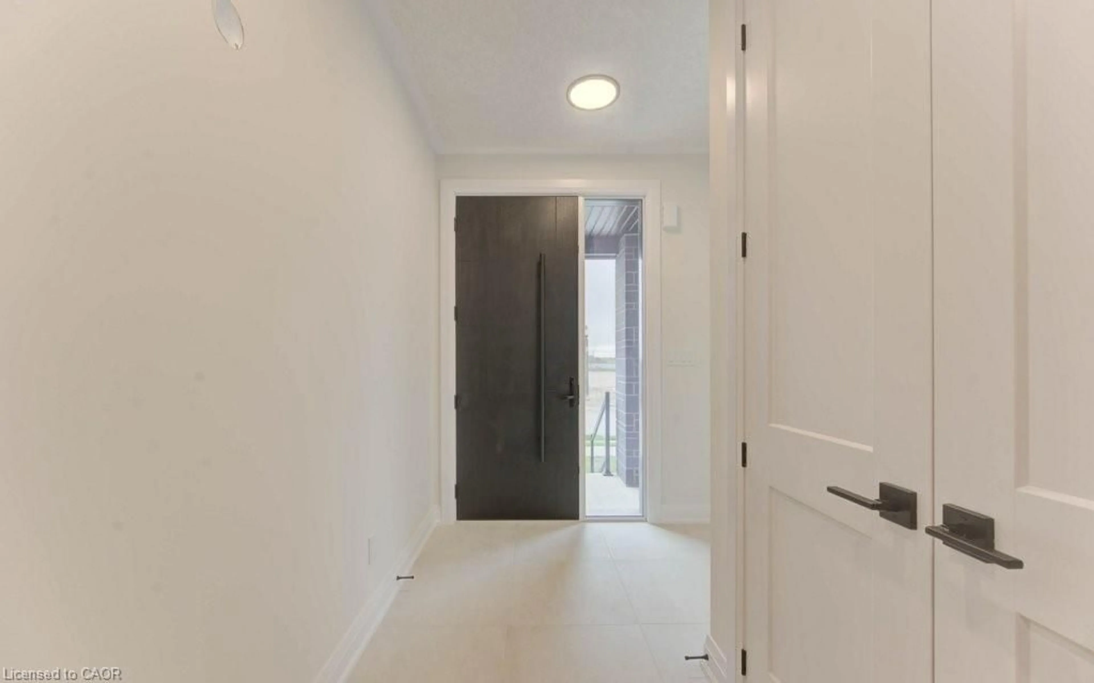 Indoor entryway for 50 Jacob Detweiller Dr, Kitchener Ontario N2P 0L1