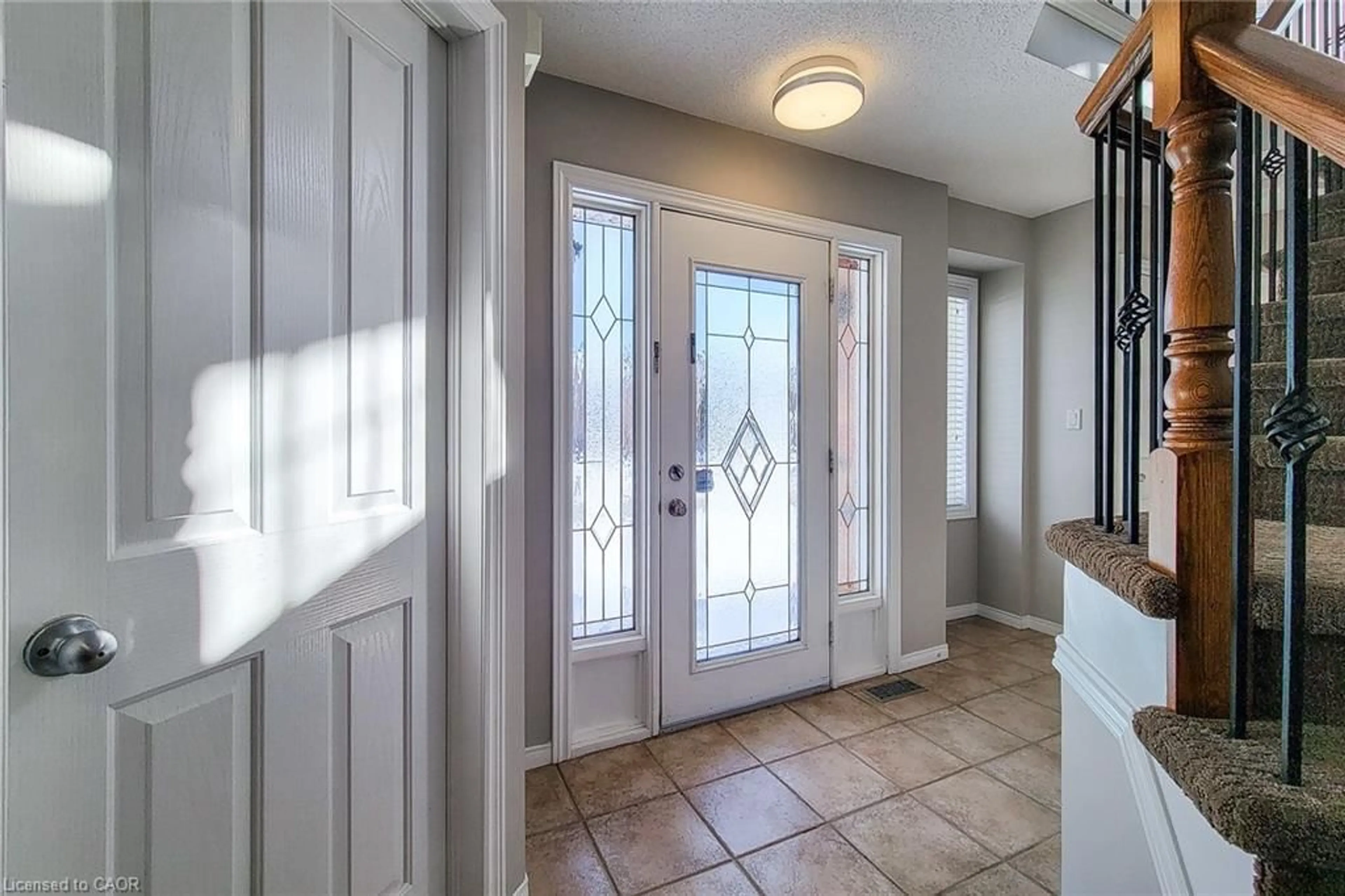 Indoor entryway for 93 Pelham Dr, Ancaster Ontario L9K 1L4