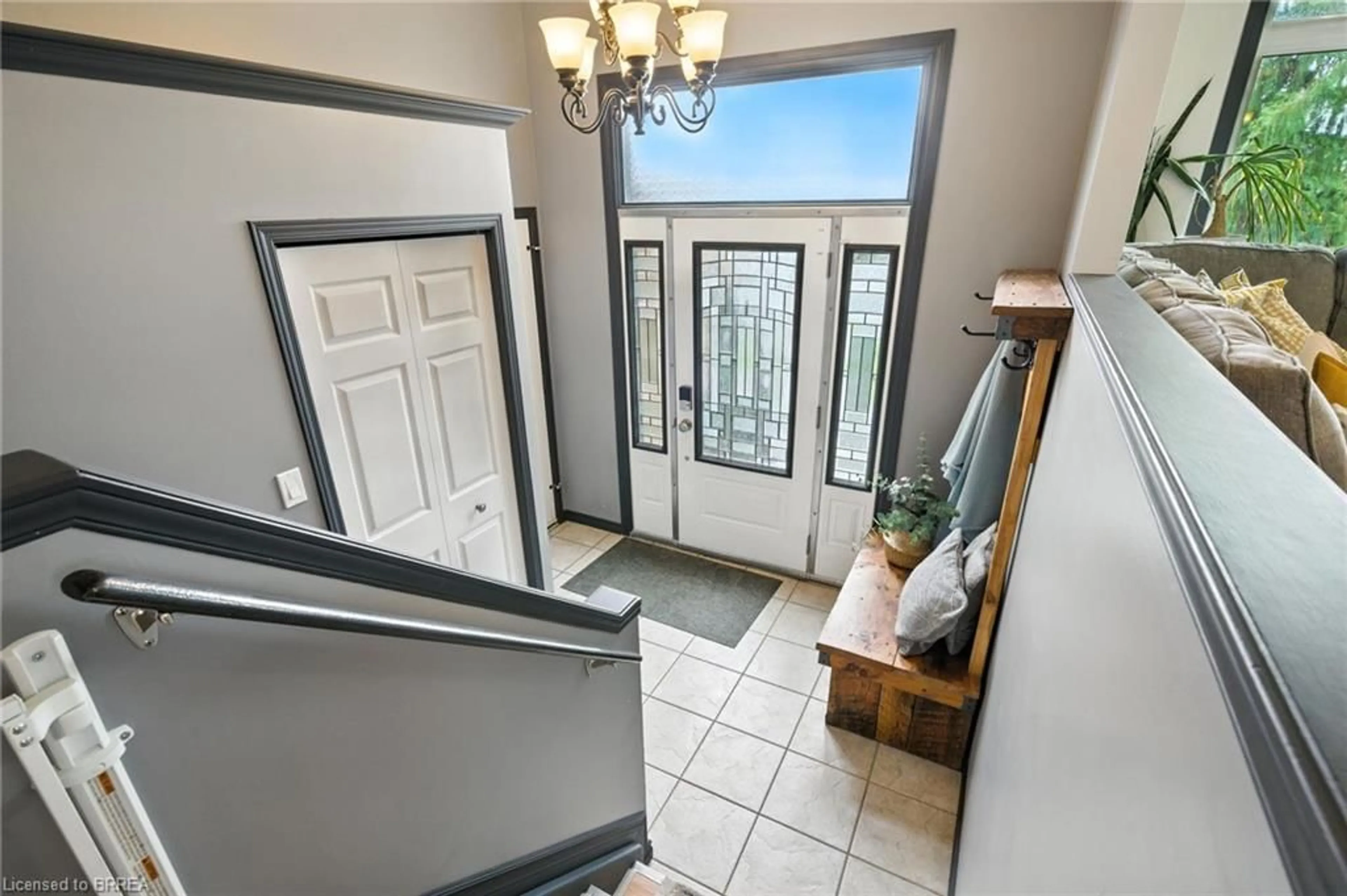 Indoor entryway for 63 Court Dr, Paris Ontario N3L 4C1