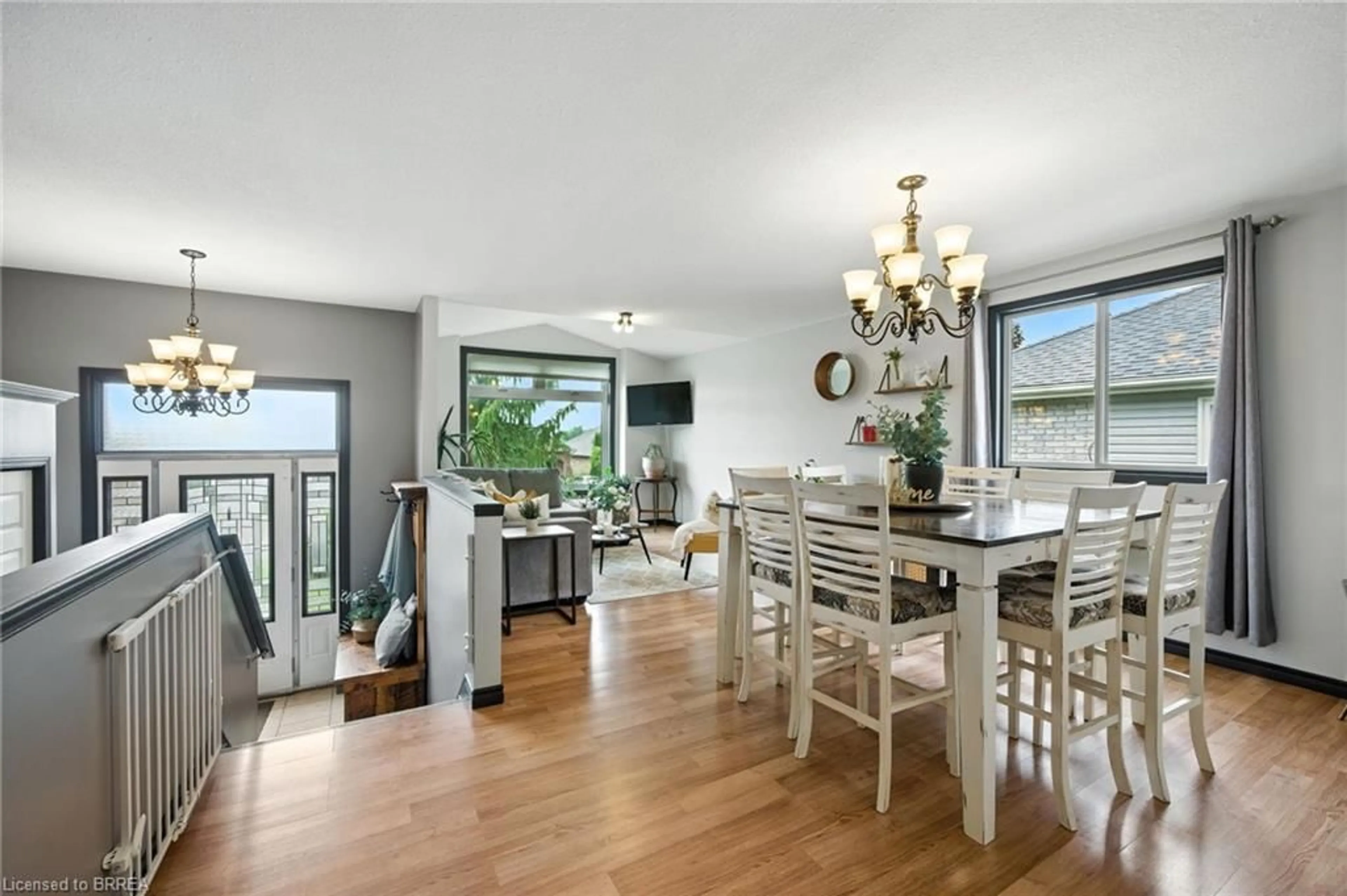 Dining room, wood/laminate floor for 63 Court Dr, Paris Ontario N3L 4C1