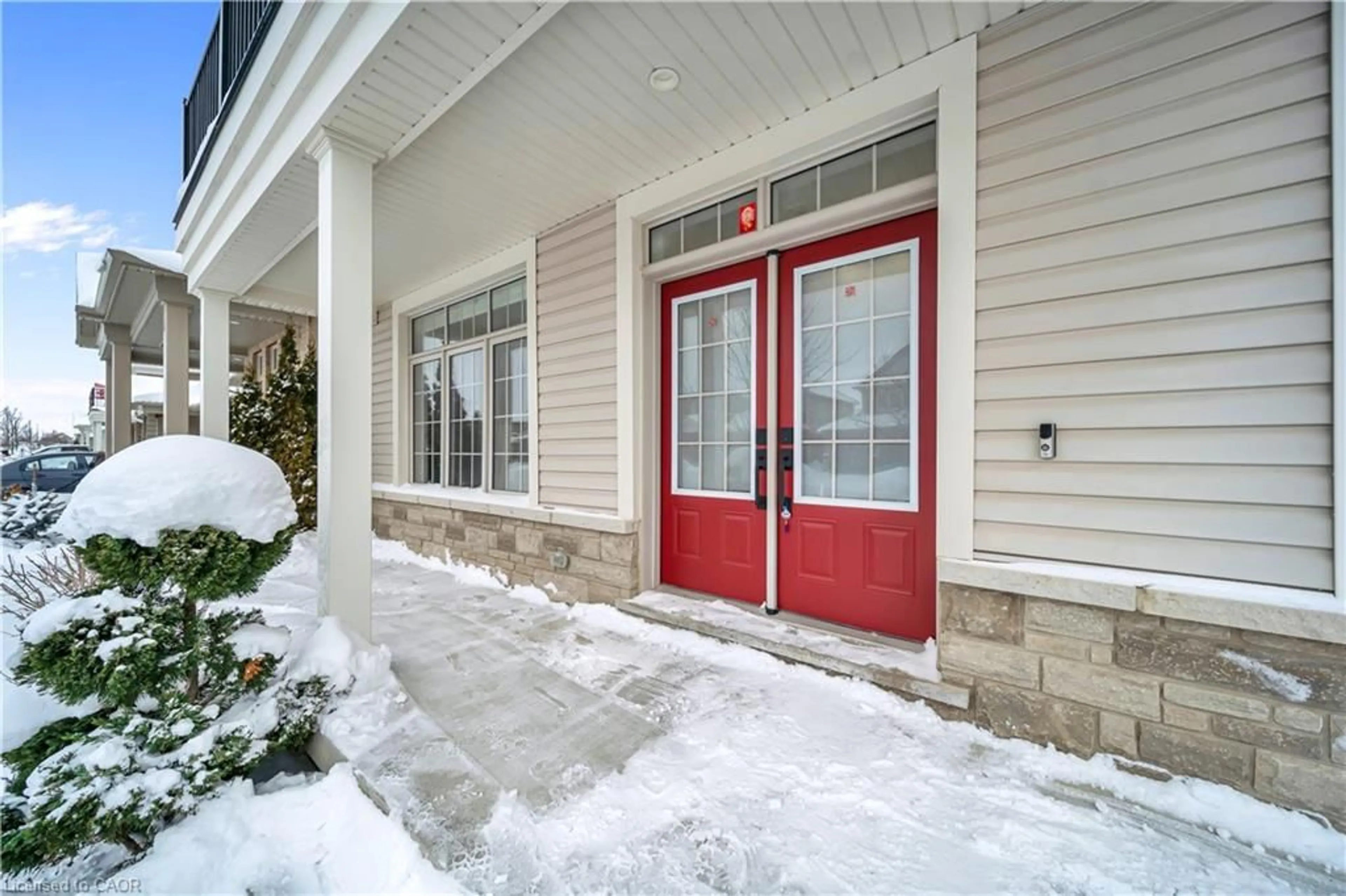 Indoor entryway for 136 Harpin Way, Fergus Ontario N1M 0G9