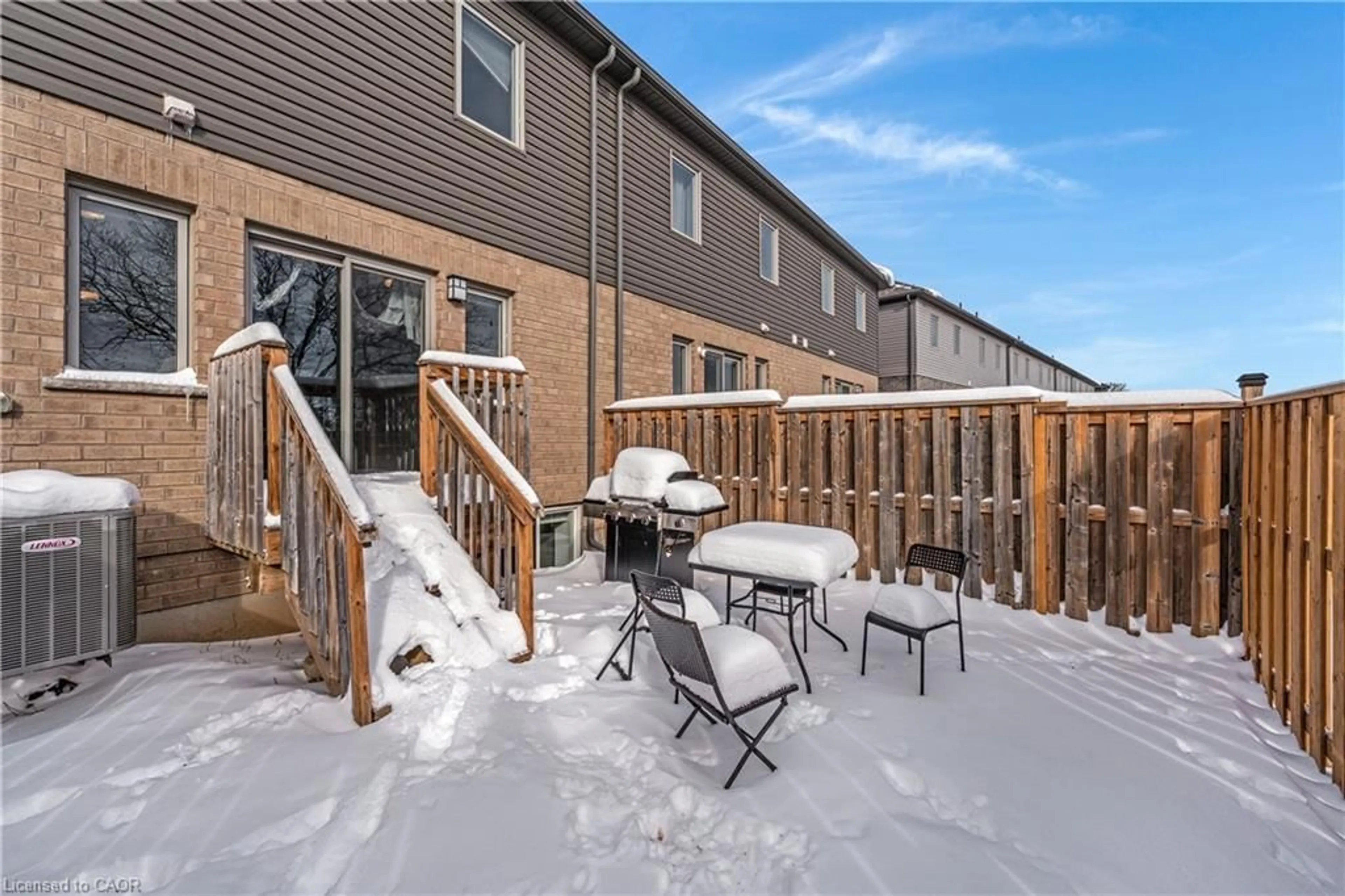 Patio, street for 34 Nieson St, Cambridge Ontario N1R 0B9