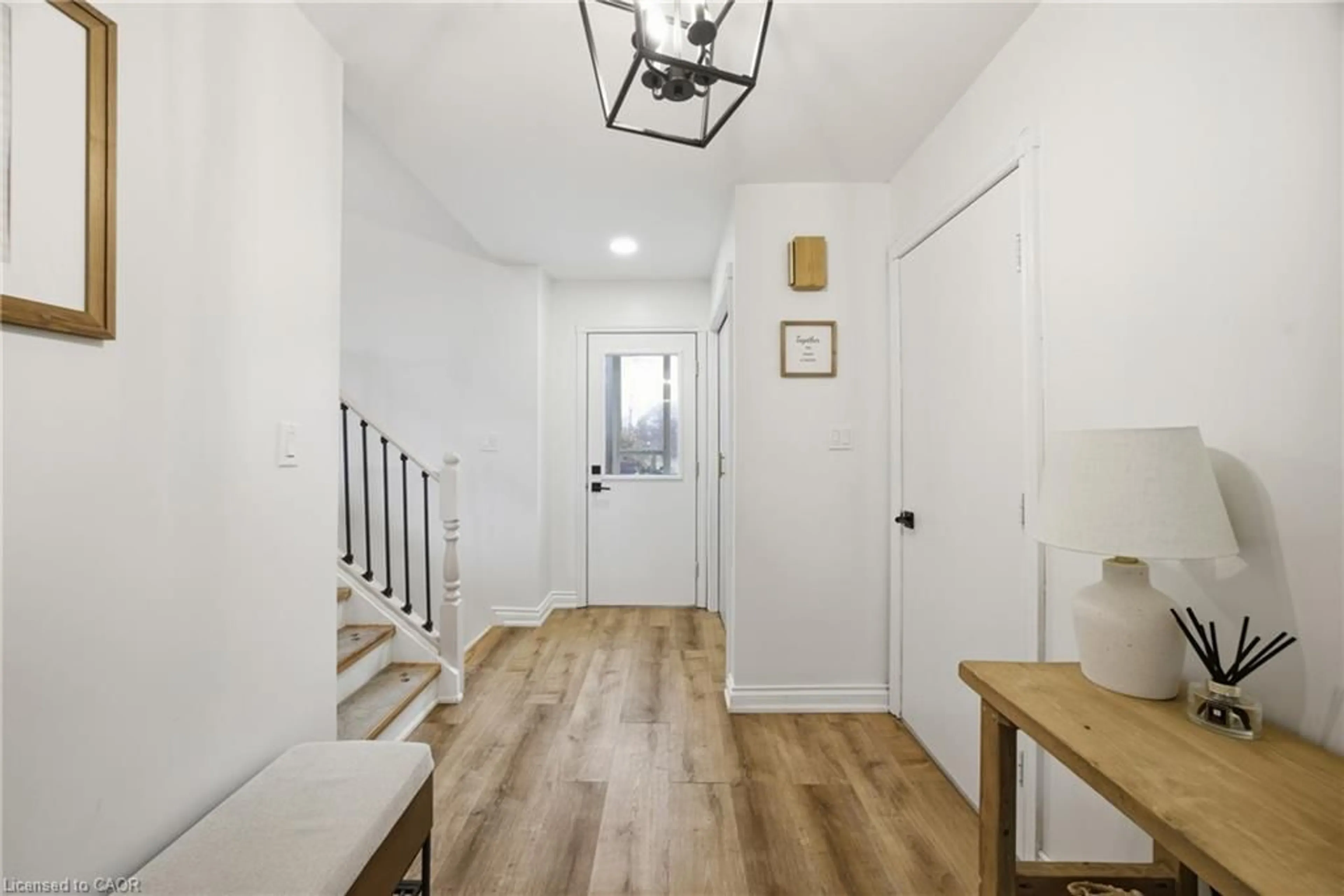 Indoor entryway for 43 Ludlow Cres, Brantford Ontario N3P 1V3