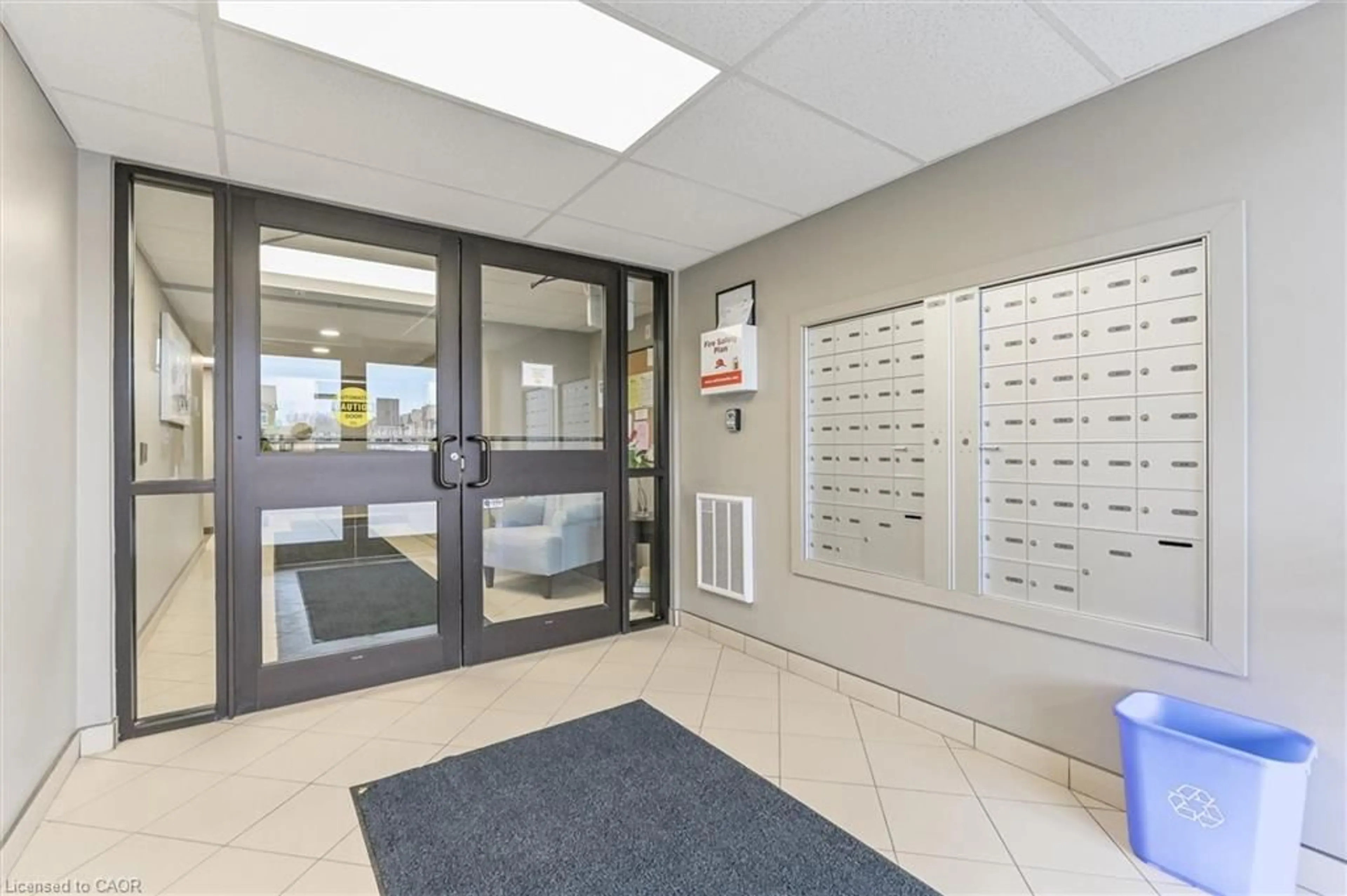 Indoor foyer for 103 Westminster Cres #212, Fergus Ontario N1M 0C6