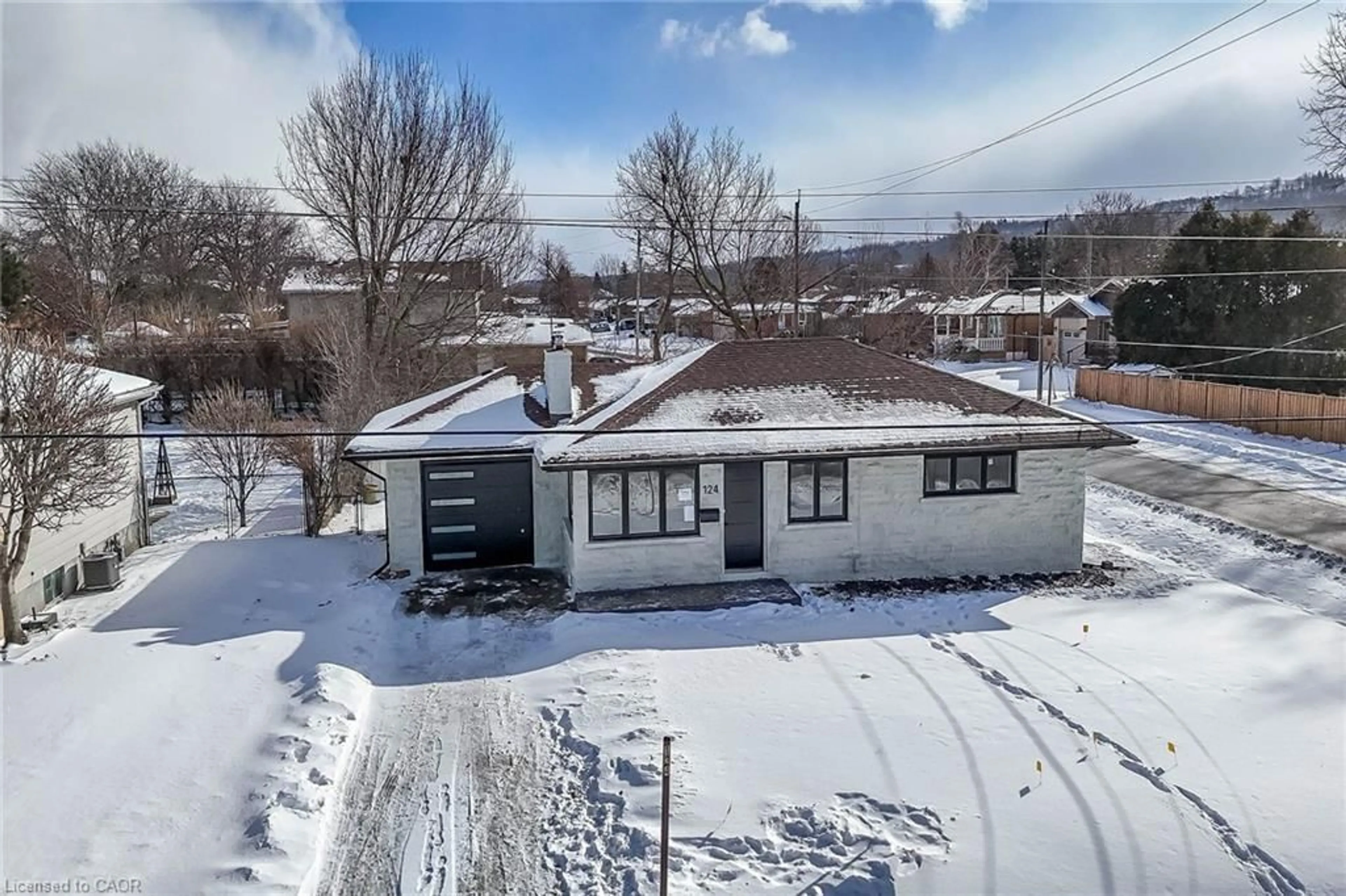 A pic from outside/outdoor area/front of a property/back of a property/a pic from drone, street for 124 Corman Ave, Stoney Creek Ontario L8G 3W4