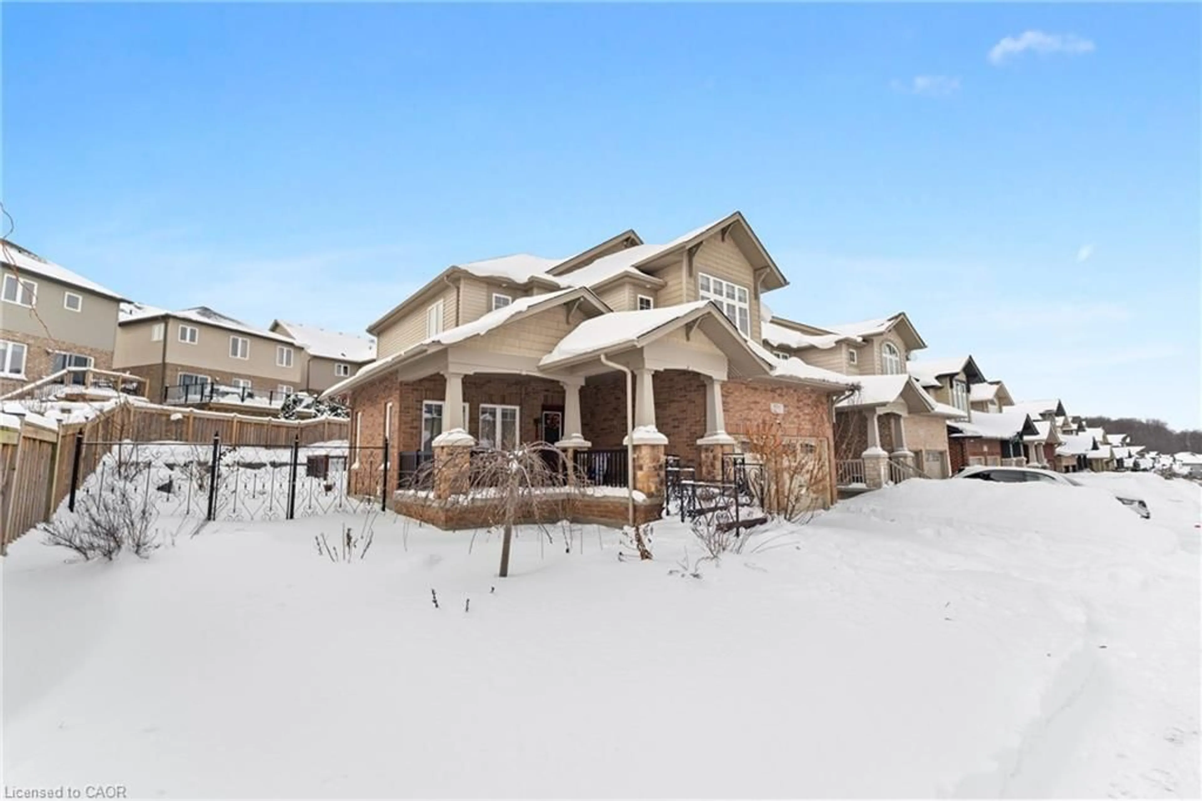 Patio, street for 906 Audrey Pl, Kitchener Ontario N2E 0B9