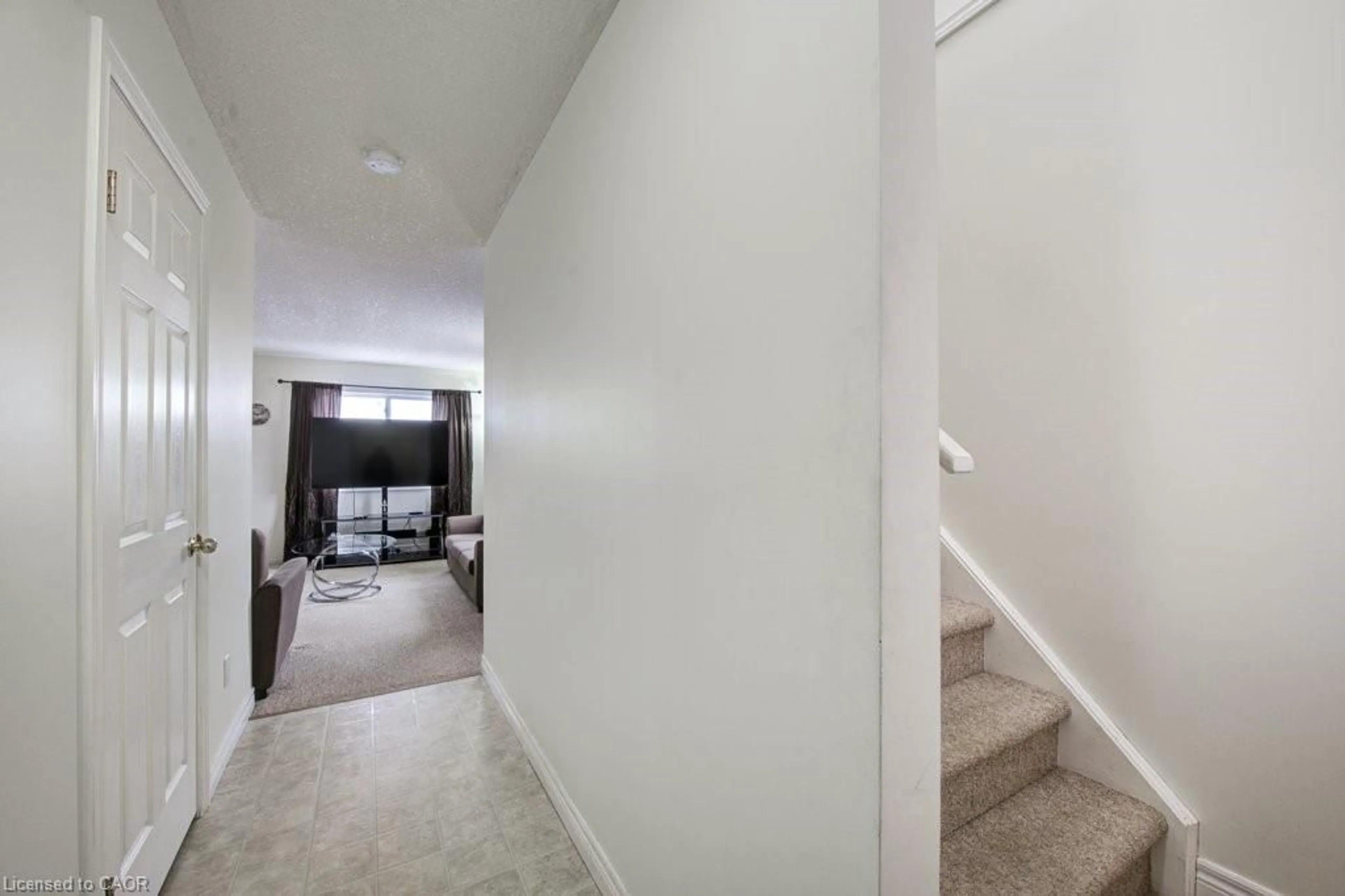 Unknown for 711 Southwood Way, Woodstock Ontario N4V 1H5