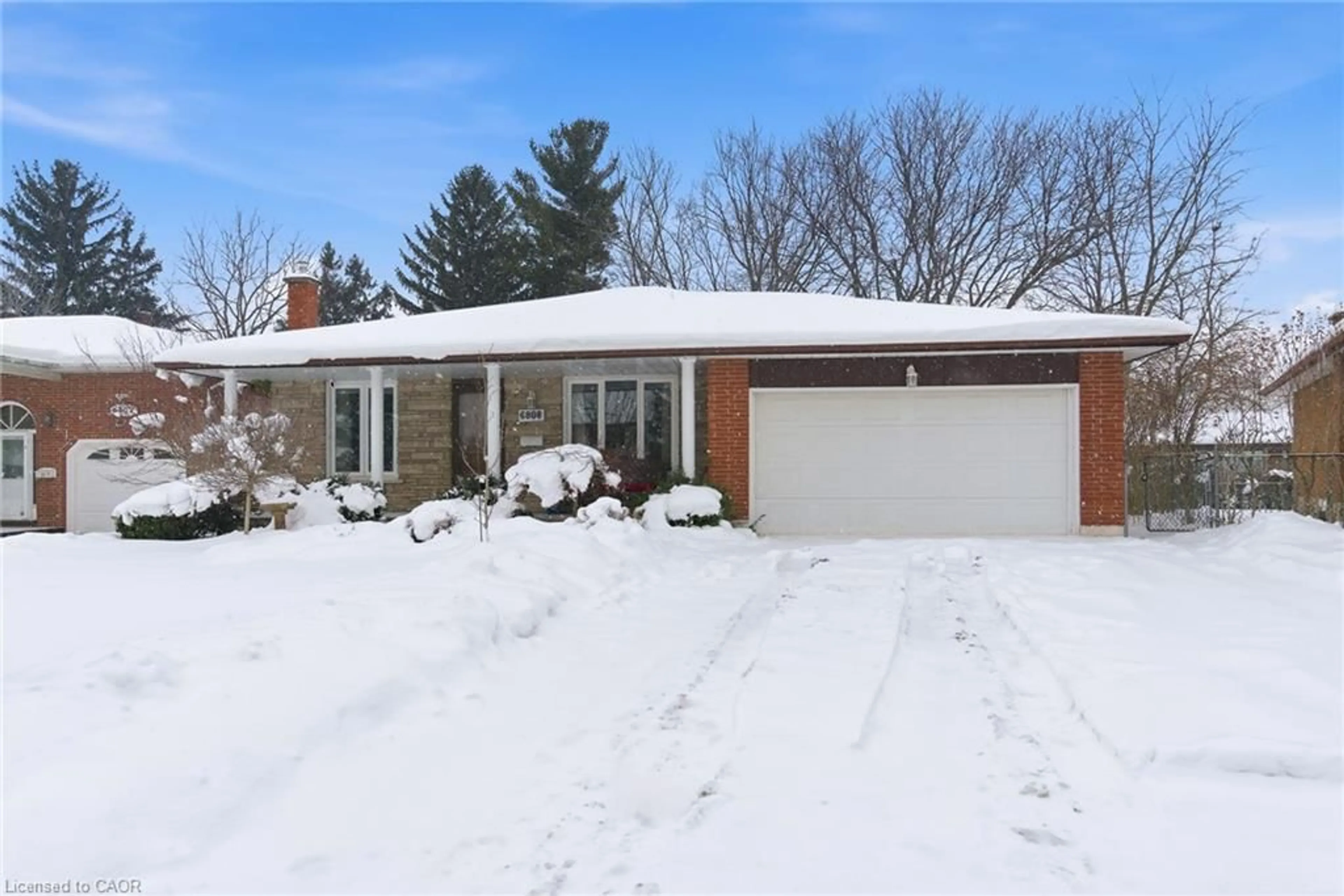 Home with brick exterior material, street for 6808 Corwin Cres, Niagara Falls Ontario L2G 2M7