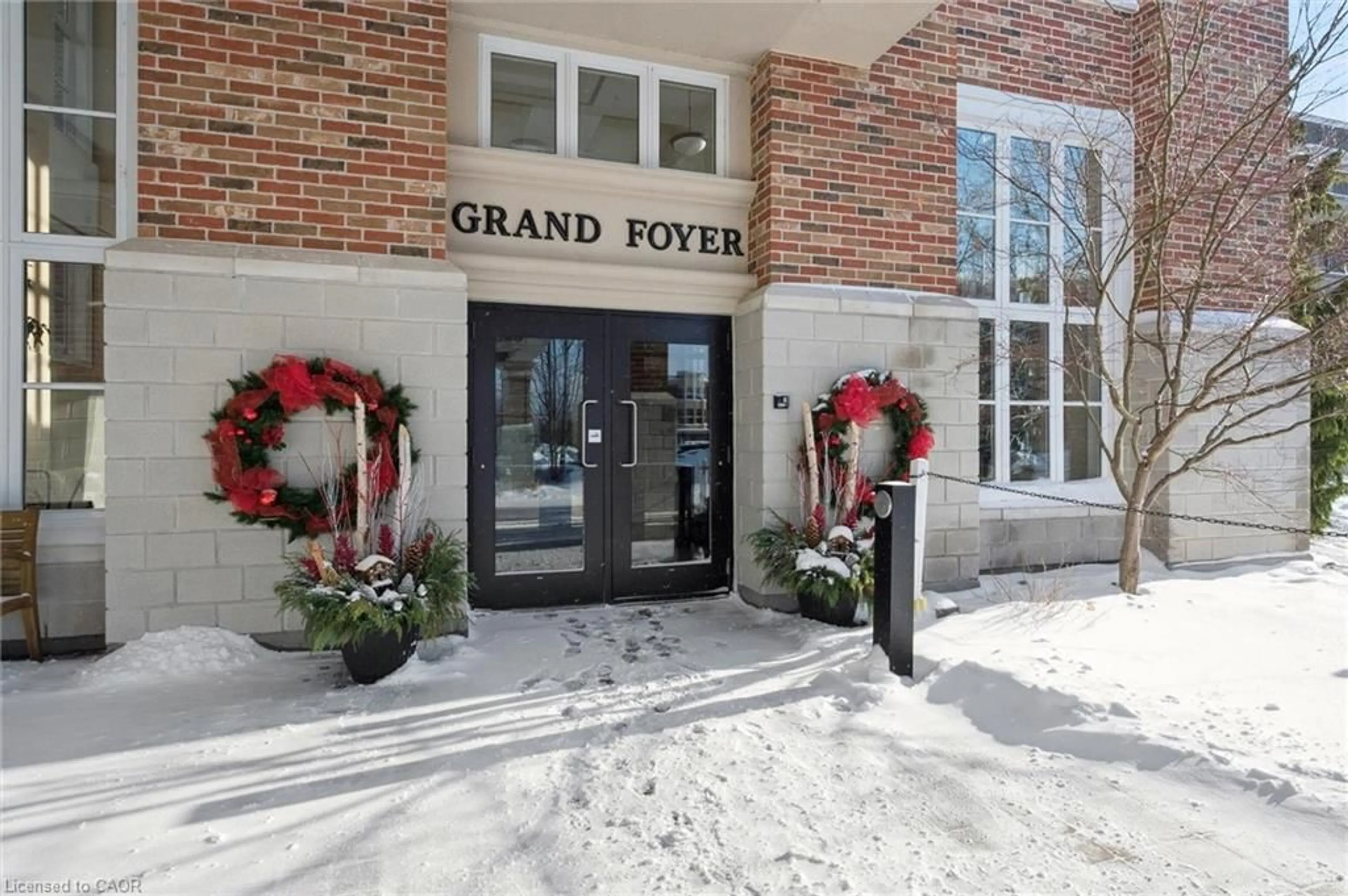 Indoor foyer for 65 Bayberry Dr #202, Guelph Ontario N1G 5K8