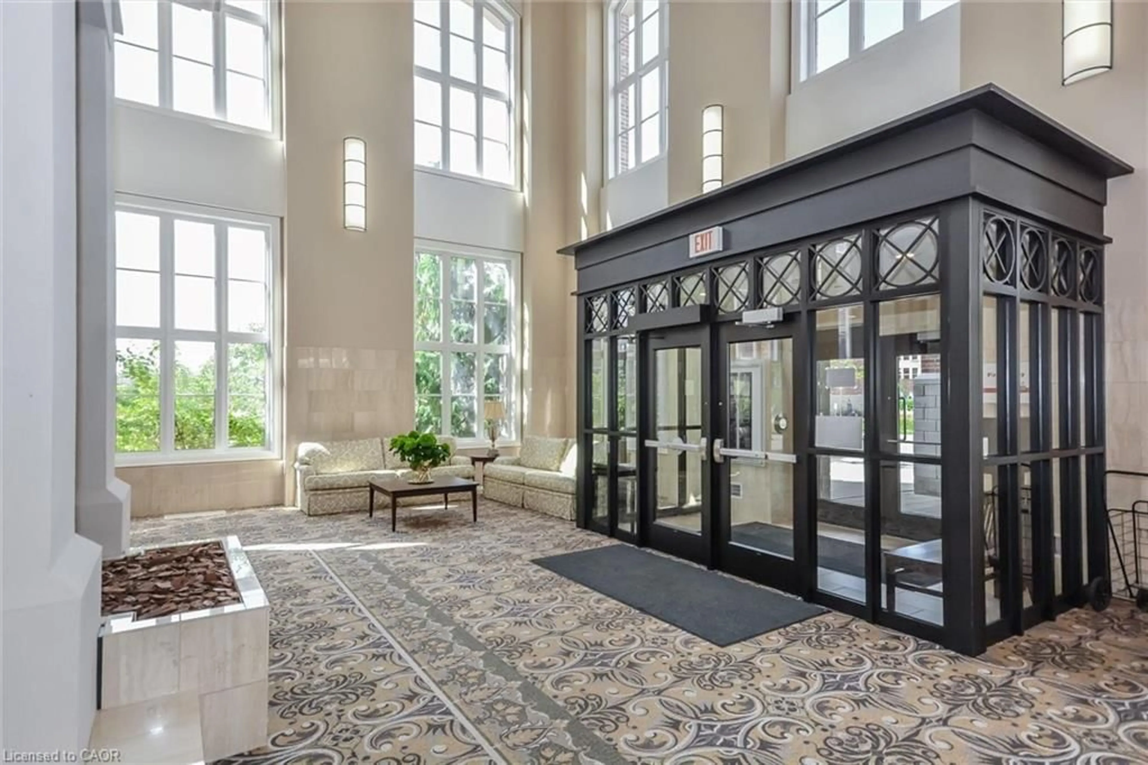 Indoor foyer for 65 Bayberry Dr #202, Guelph Ontario N1G 5K8