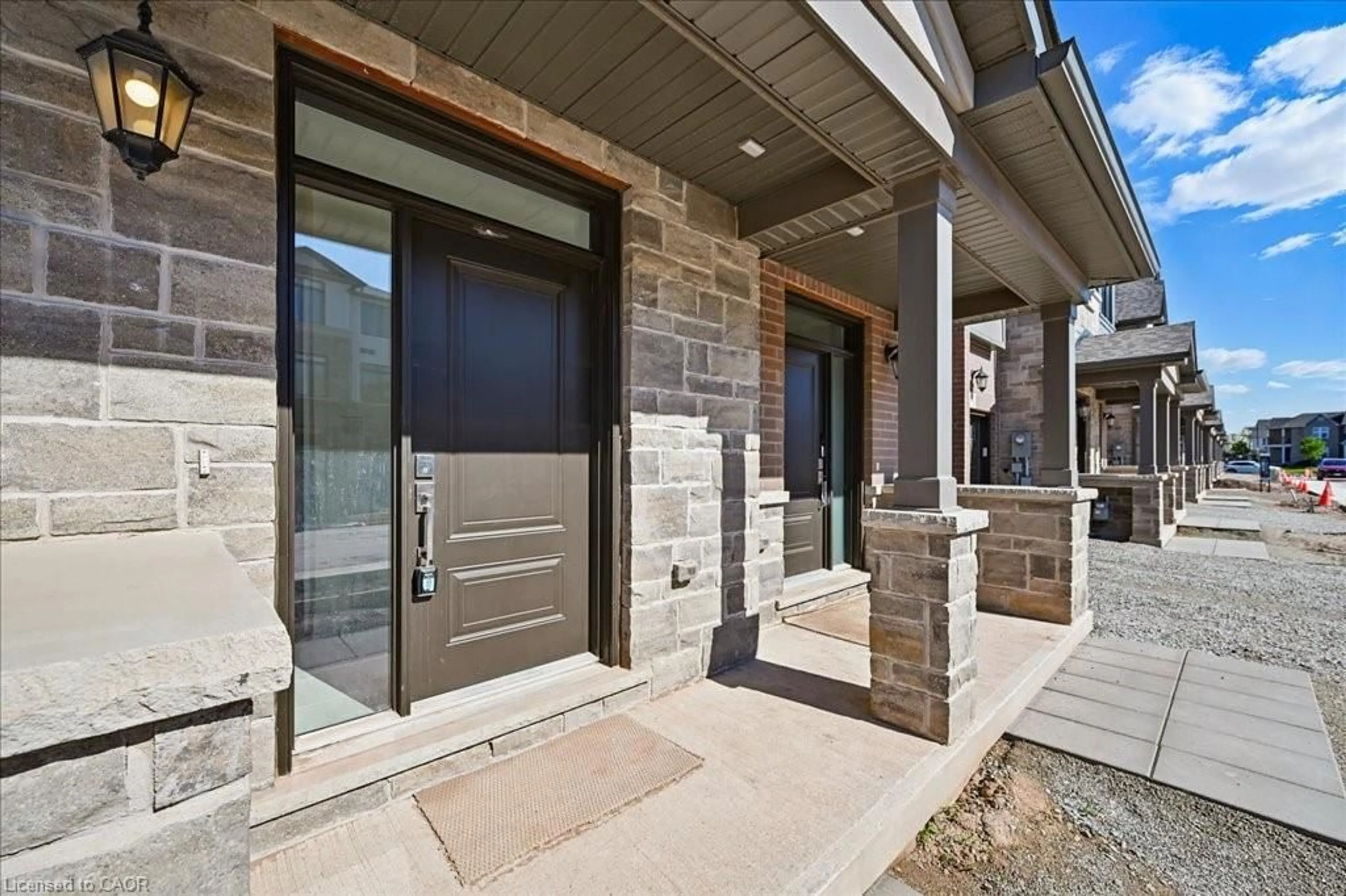 Indoor entryway for 2184 Postmaster Dr #13, Oakville Ontario L6M 3X1