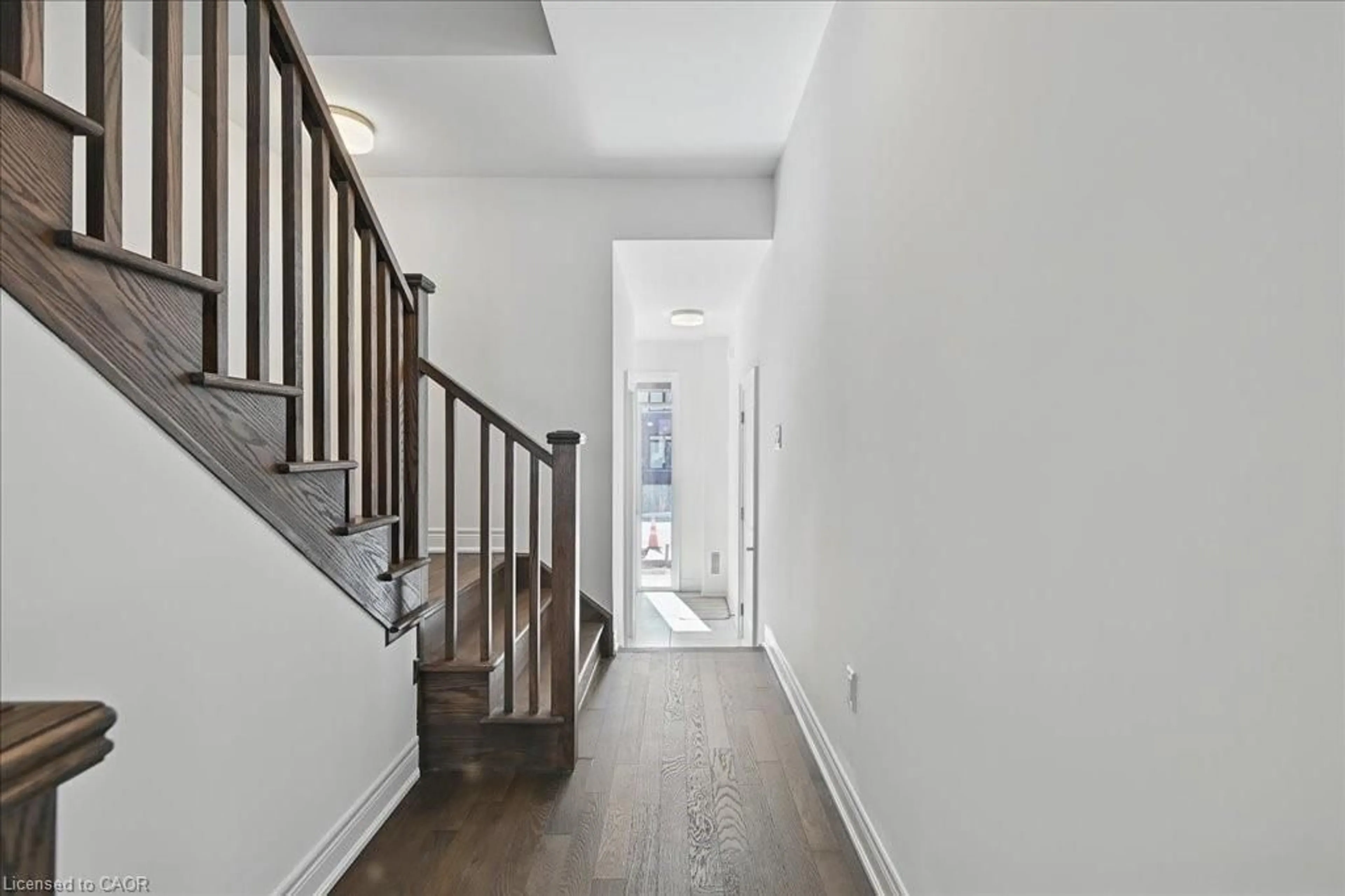 Indoor entryway for 2184 Postmaster Dr #13, Oakville Ontario L6M 3X1