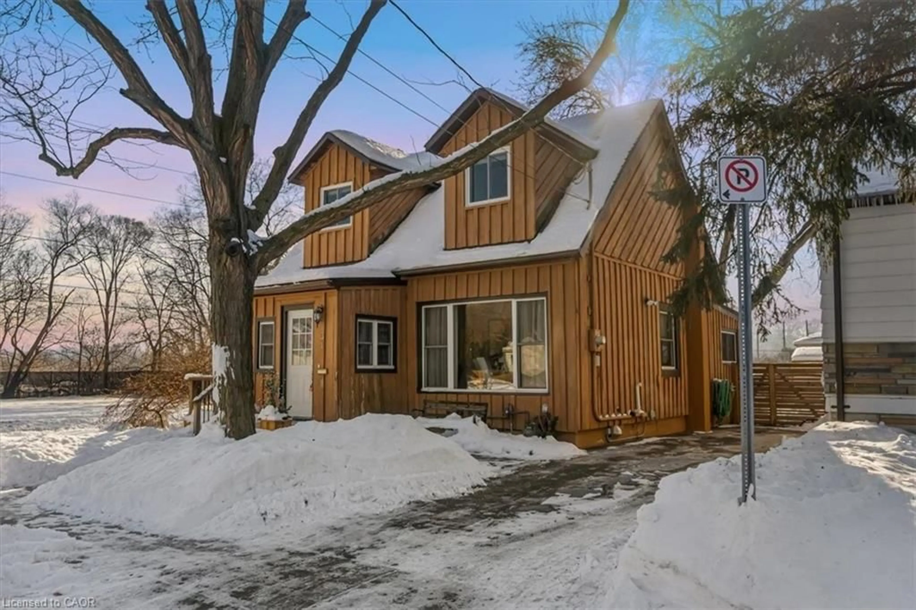 Unknown for 31 Hunter St, Dundas Ontario L9H 1E5